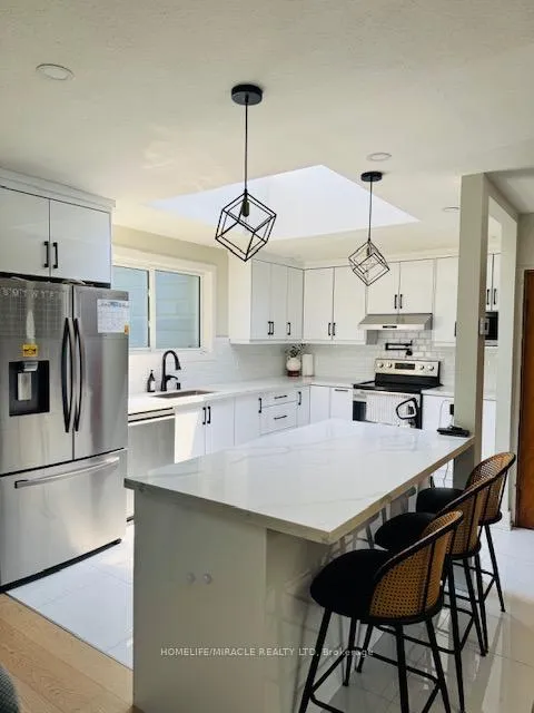 Photo 5 of 9 Strathy Road, Ajax, South East — HOMEH