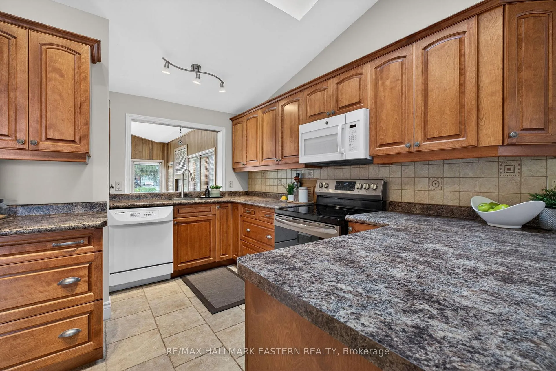 Photo 32 of 101 Westview Drive, Kawartha Lakes, Emily — HOMEH