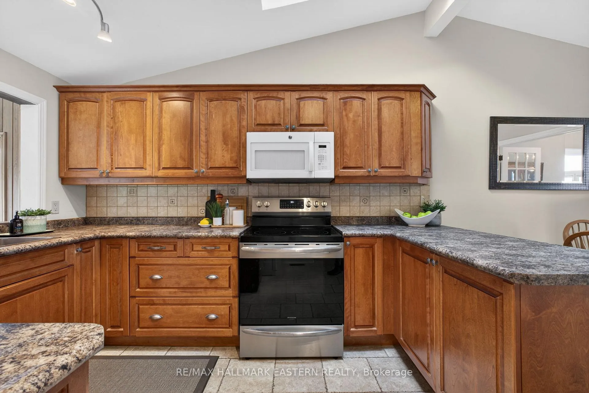 Photo 33 of 101 Westview Drive, Kawartha Lakes, Emily — HOMEH