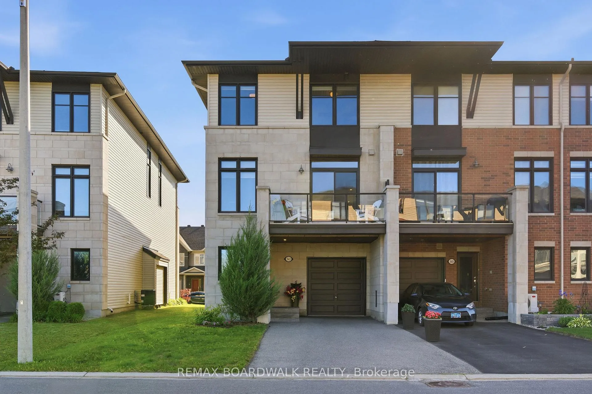 Photo 2 of 543 Labrador Crescent, Ottawa, Blossom Park/Kemp Park/Findlay Creek — HOMEH