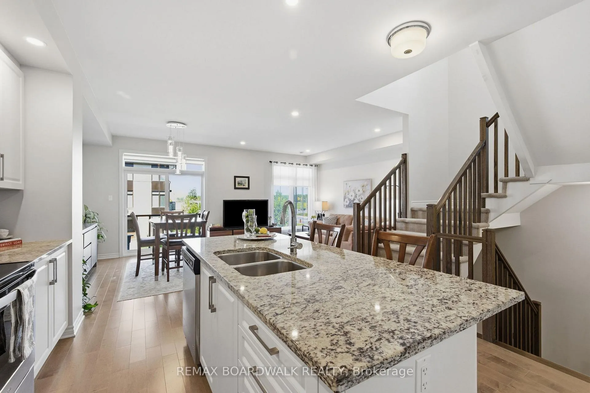 Photo 32 of 543 Labrador Crescent, Ottawa, Blossom Park/Kemp Park/Findlay Creek — HOMEH