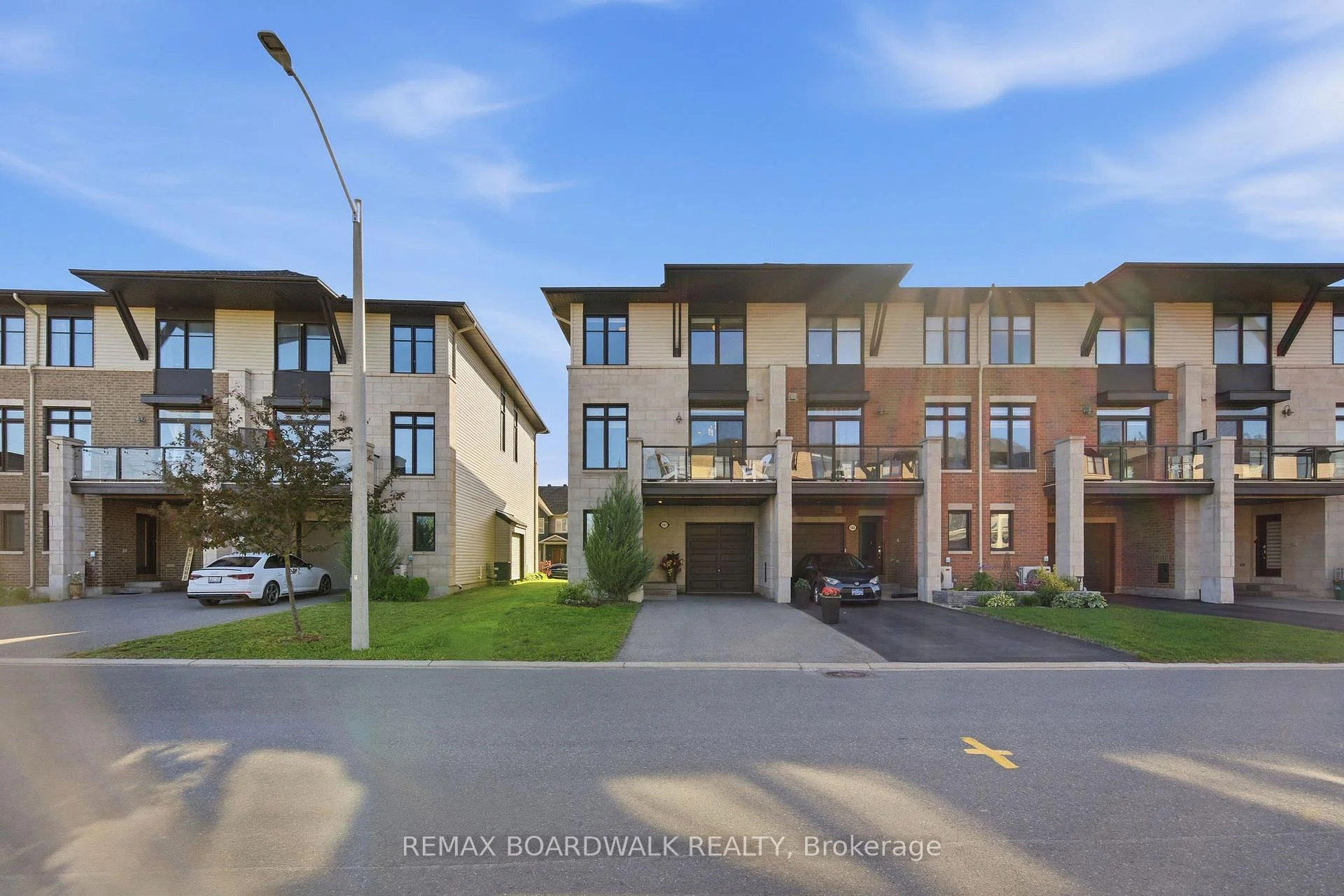 Photo 5 of 543 Labrador Crescent, Ottawa, Blossom Park/Kemp Park/Findlay Creek — HOMEH