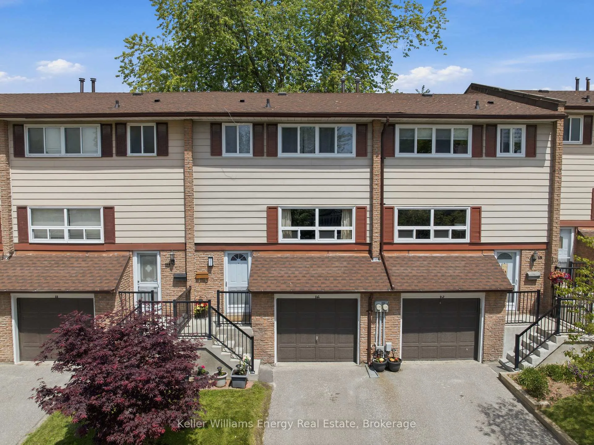 Front of Unit 12, 320 Blackthorn Street