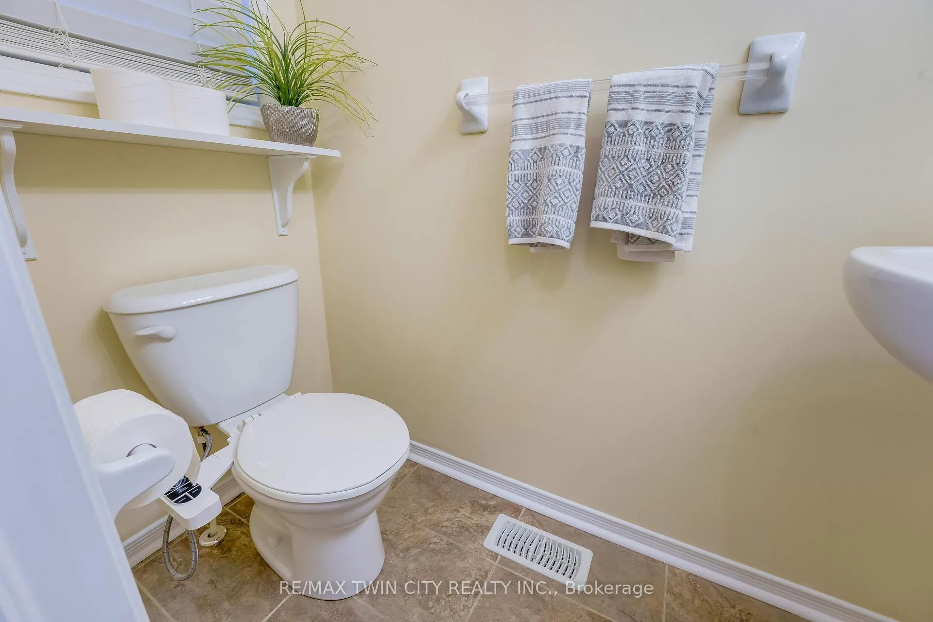 Photo 32 of 538 Beaumont Crescent, Kitchener — HOMEH