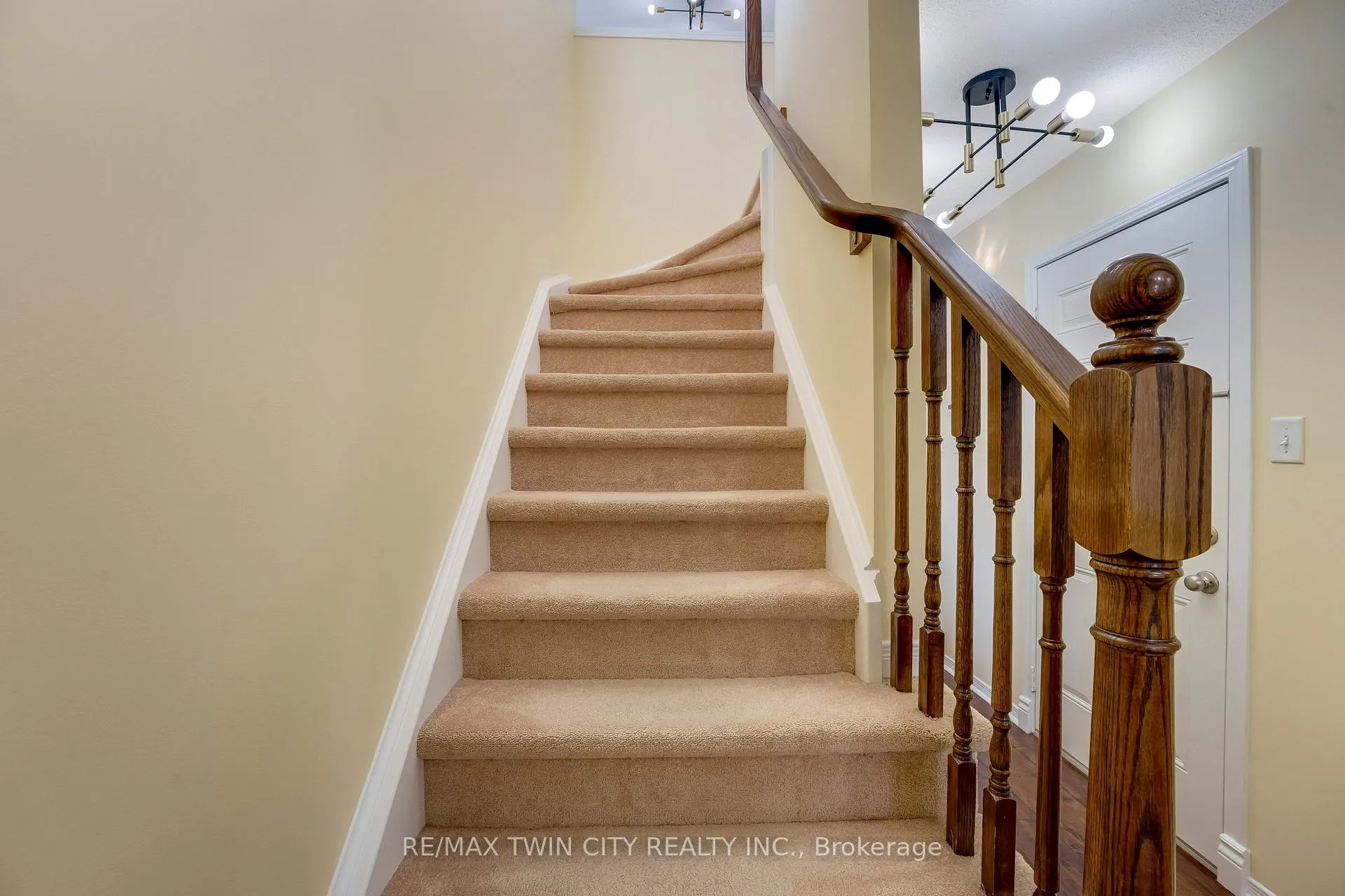 Photo 33 of 538 Beaumont Crescent, Kitchener — HOMEH