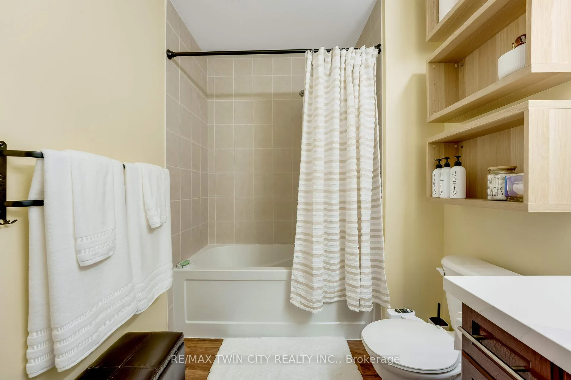 Photo 45 of 538 Beaumont Crescent, Kitchener — HOMEH