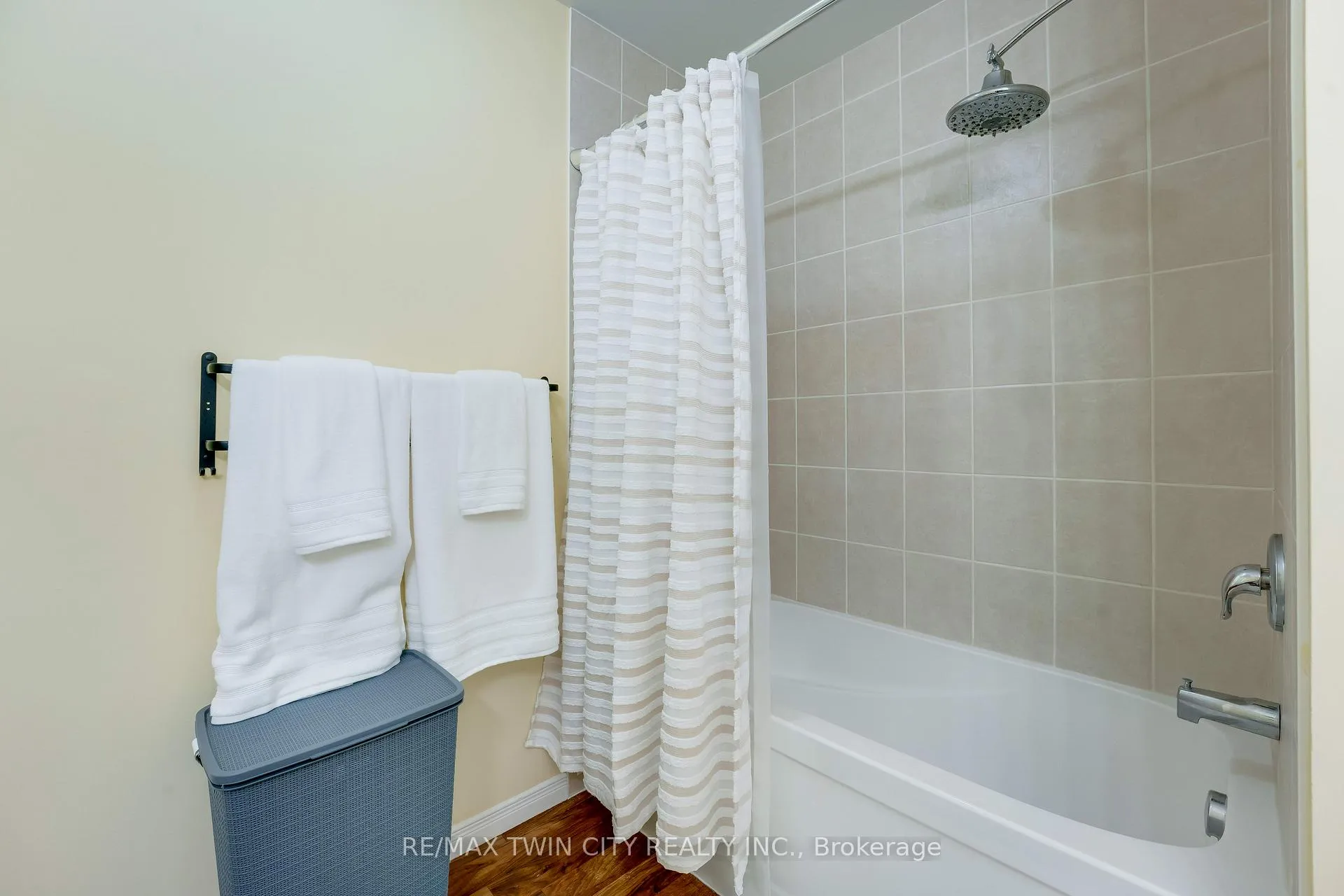 Photo 52 of 538 Beaumont Crescent, Kitchener — HOMEH