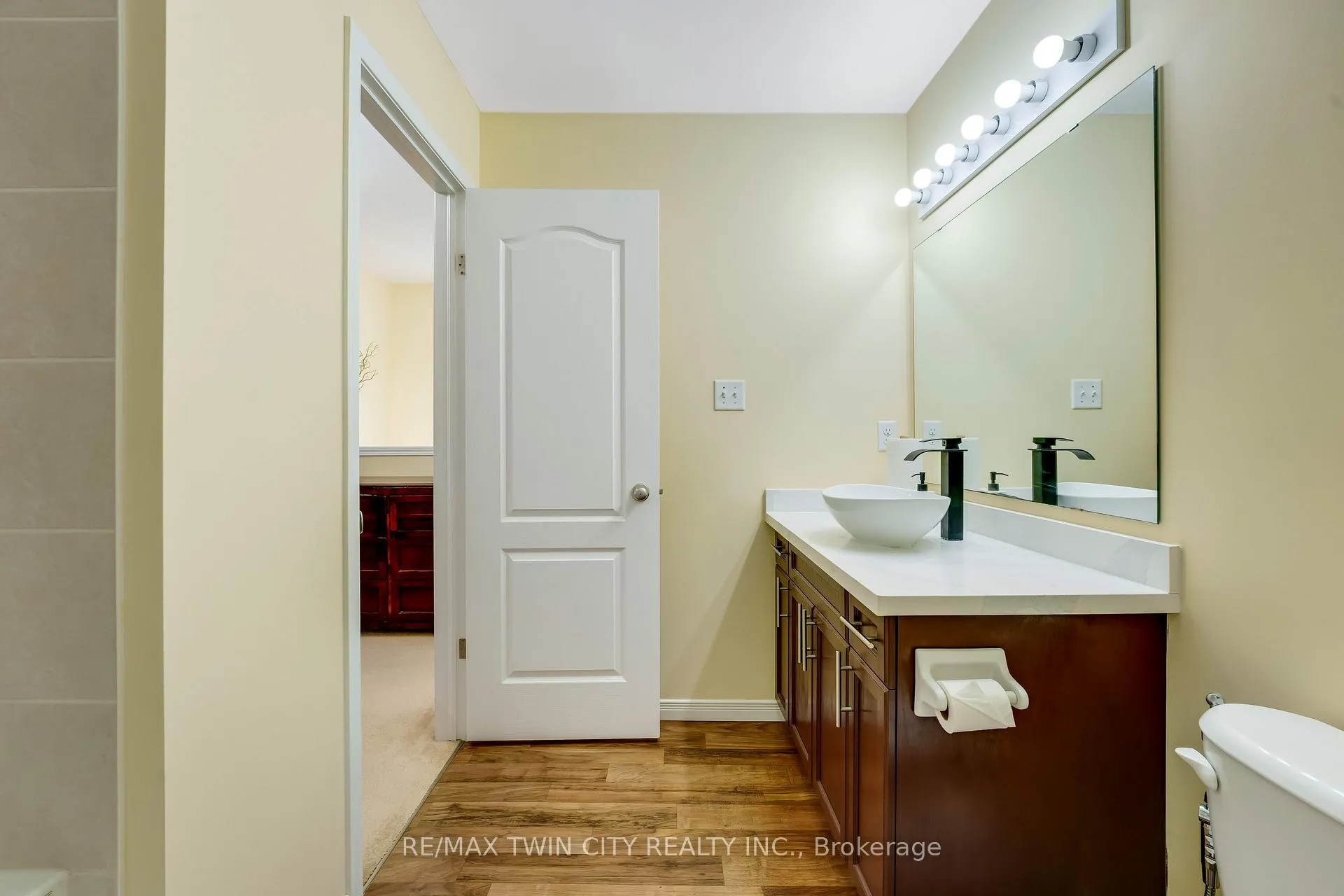 Photo 53 of 538 Beaumont Crescent, Kitchener — HOMEH