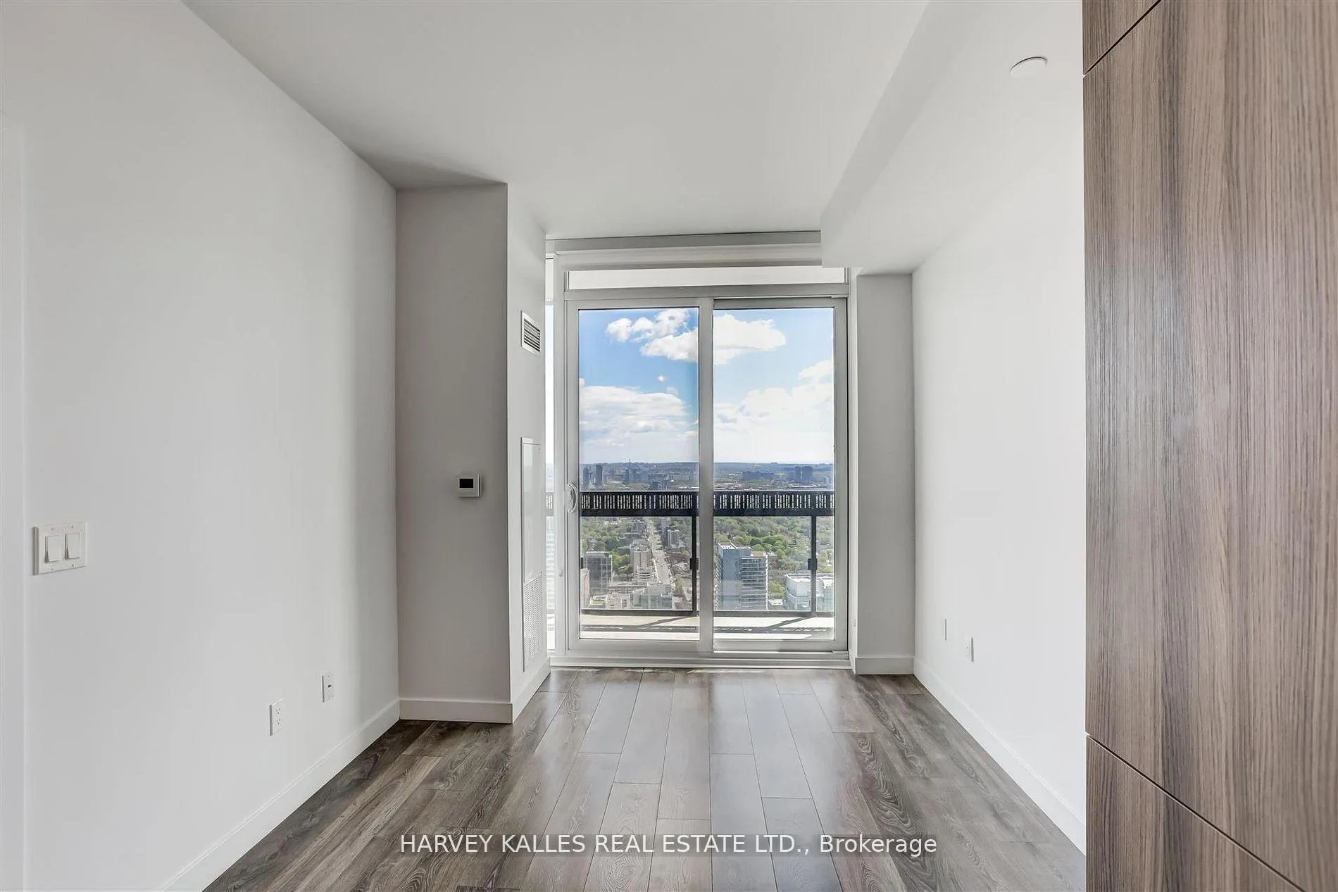 Photo 33 of Unit 5209, 8 Eglinton Avenue E, Toronto, Yonge-Eglinton — HOMEH