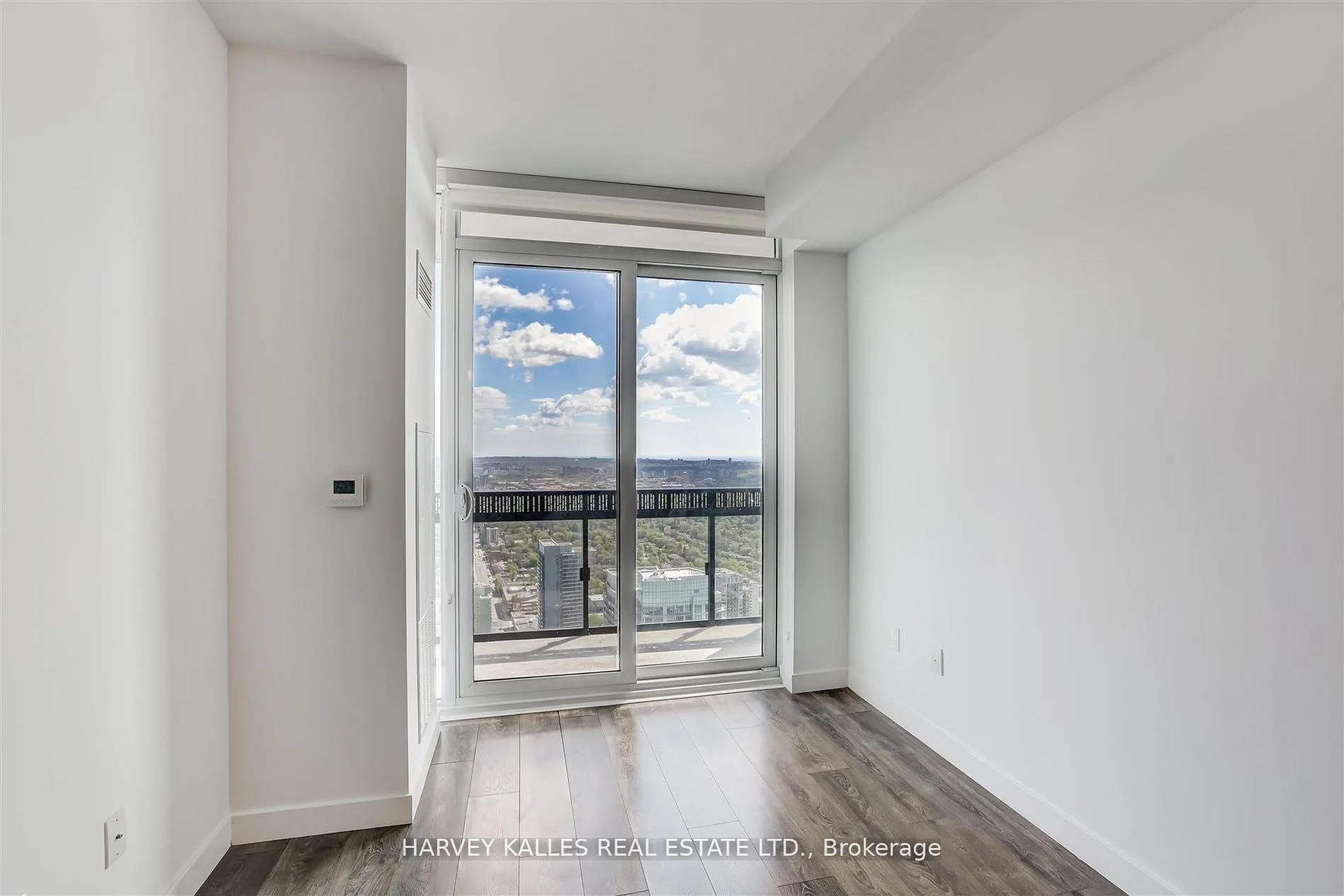 Photo 37 of Unit 5209, 8 Eglinton Avenue E, Toronto, Yonge-Eglinton — HOMEH