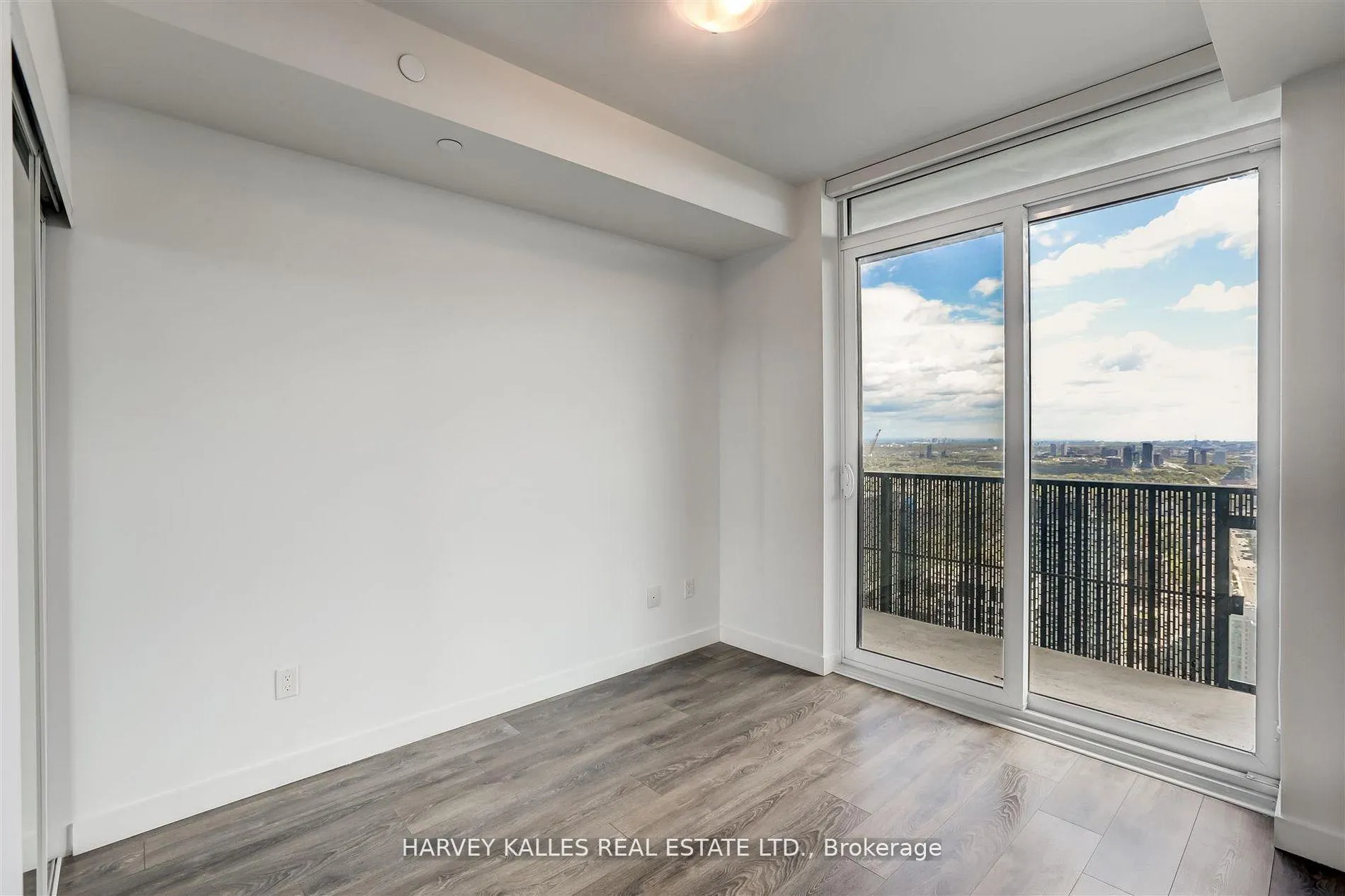 Photo 49 of Unit 5209, 8 Eglinton Avenue E, Toronto, Yonge-Eglinton — HOMEH