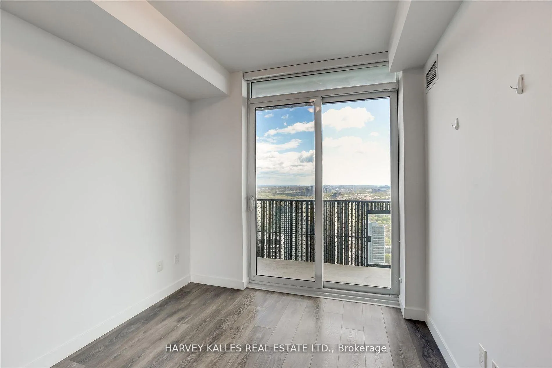 Photo 52 of Unit 5209, 8 Eglinton Avenue E, Toronto, Yonge-Eglinton — HOMEH