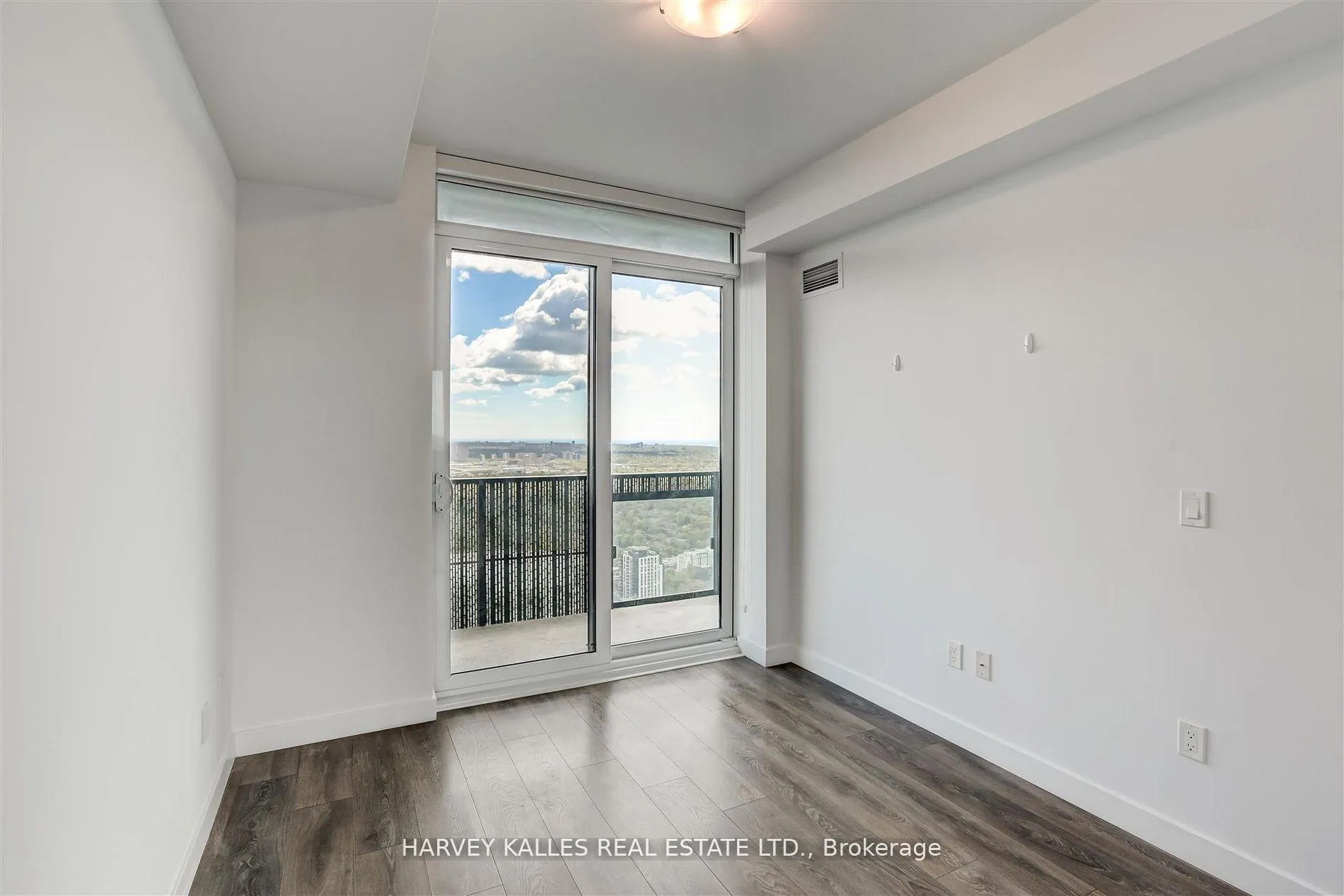 Photo 53 of Unit 5209, 8 Eglinton Avenue E, Toronto, Yonge-Eglinton — HOMEH