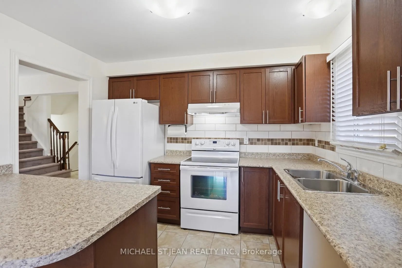 Photo 17 of 6382 Dilalla Crescent, Niagara Falls, Forestview — HOMEH