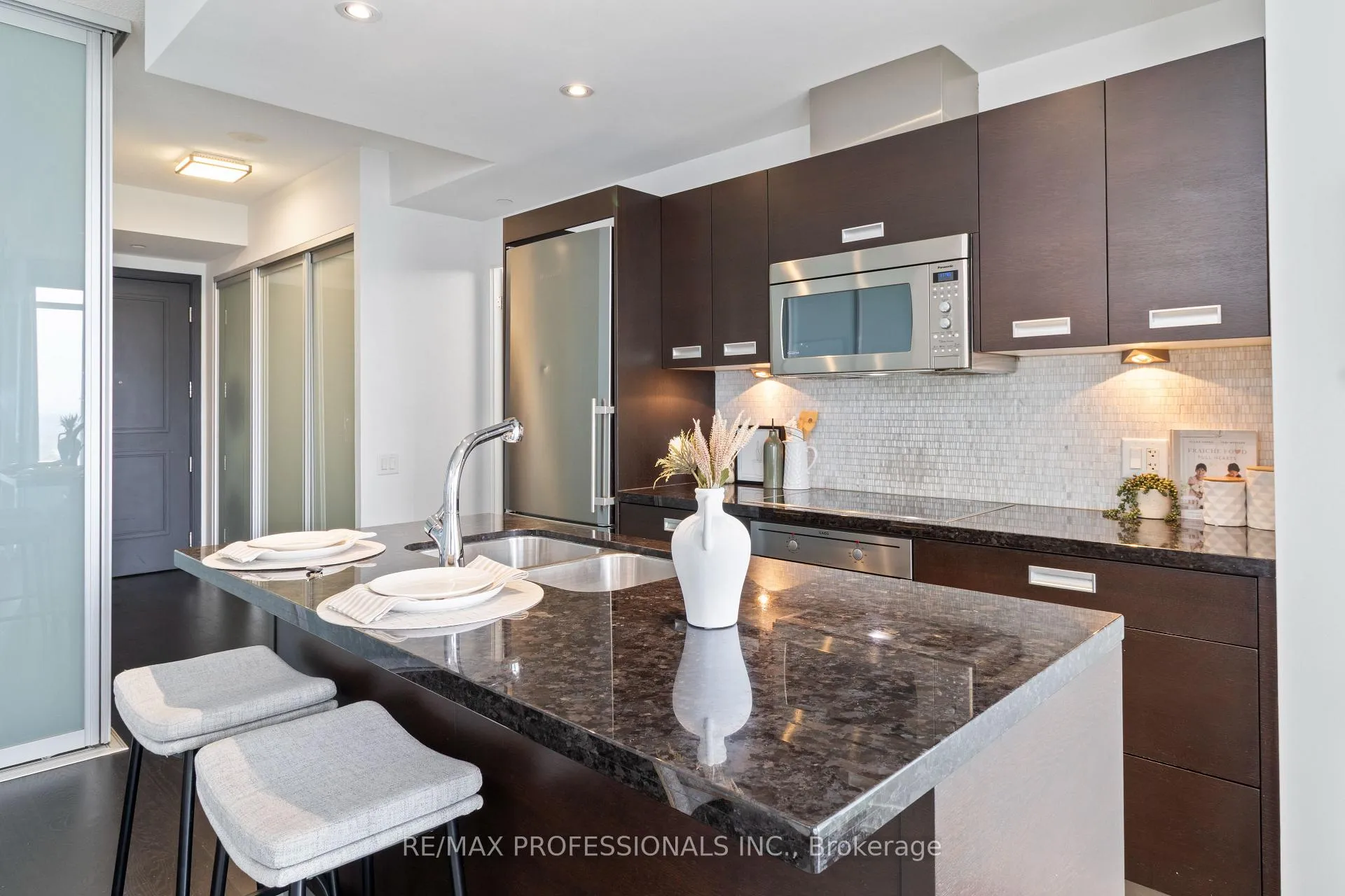 Photo 18 of Unit 1910, 90 Park Lawn Road, Etobicoke, Mimico — HOMEH