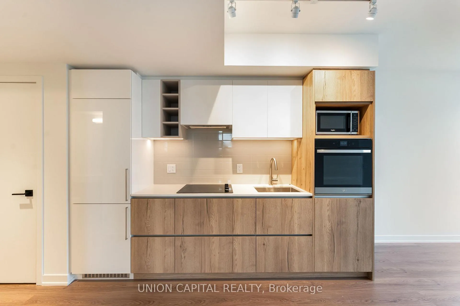 Front of Unit 3702, 319 Jarvis Street