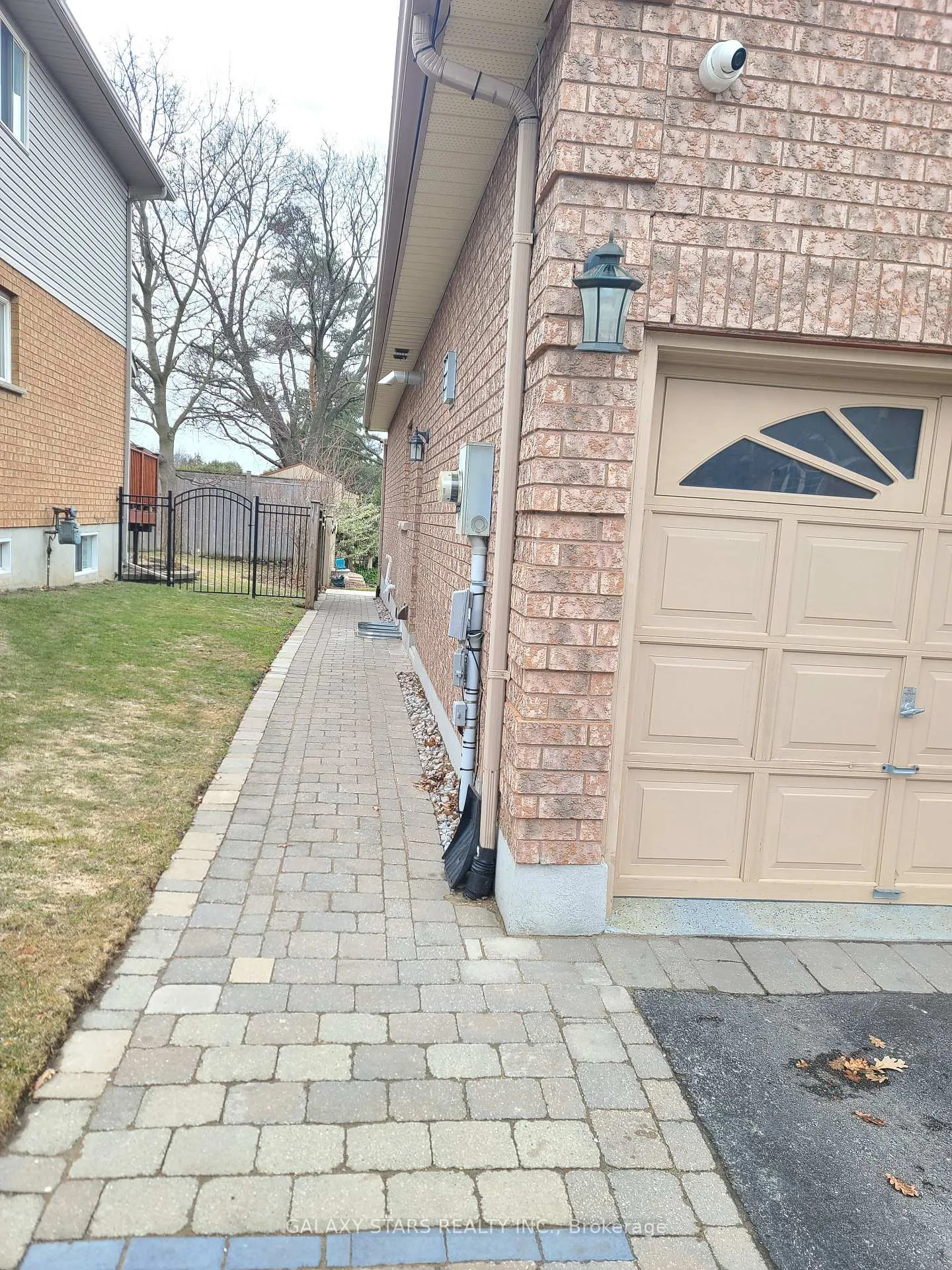 Photo 4 of Unit Bsmnt, 907 Oberland Drive, Oshawa, Pinecrest — HOMEH