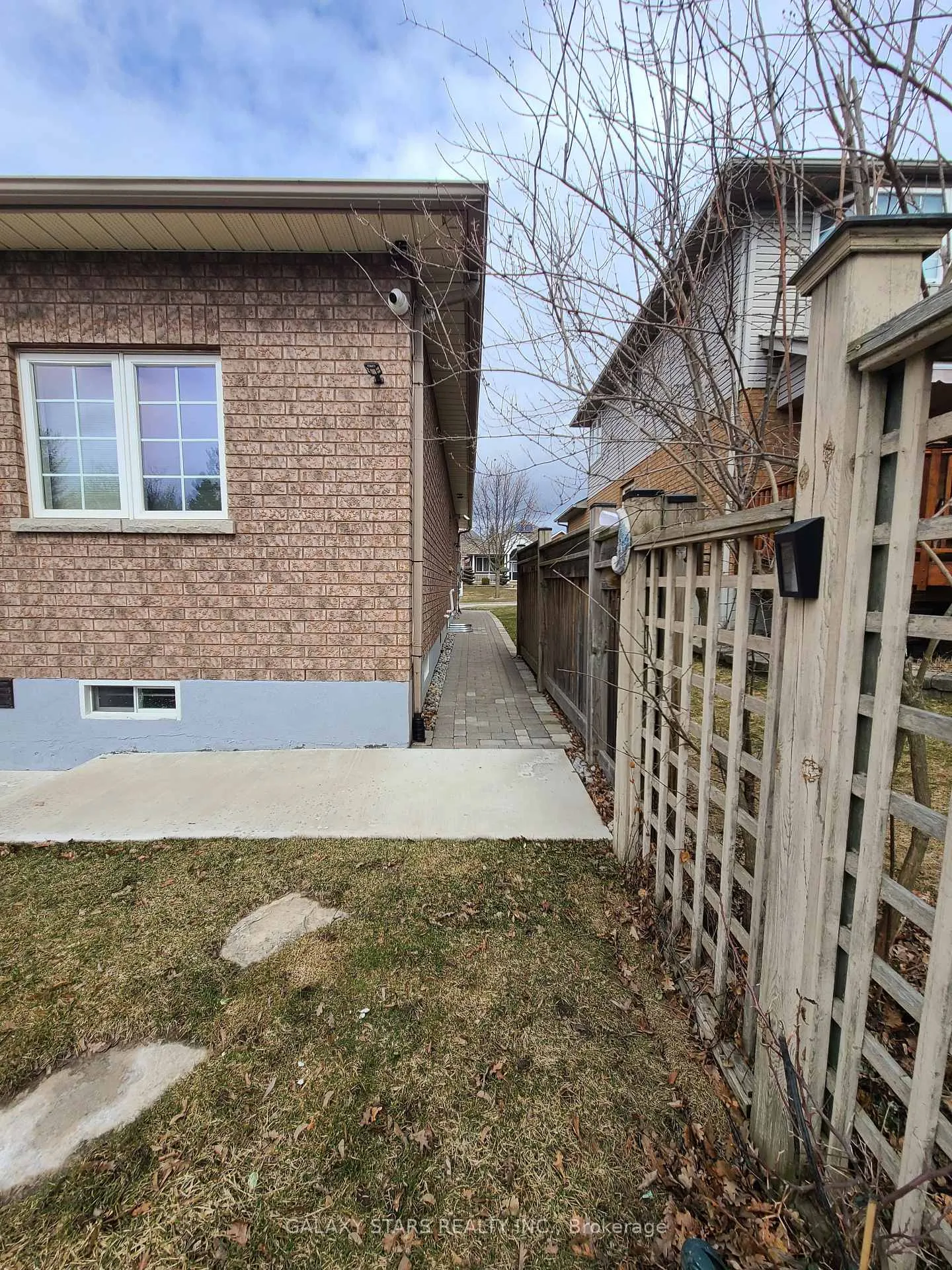 Photo 5 of Unit Bsmnt, 907 Oberland Drive, Oshawa, Pinecrest — HOMEH