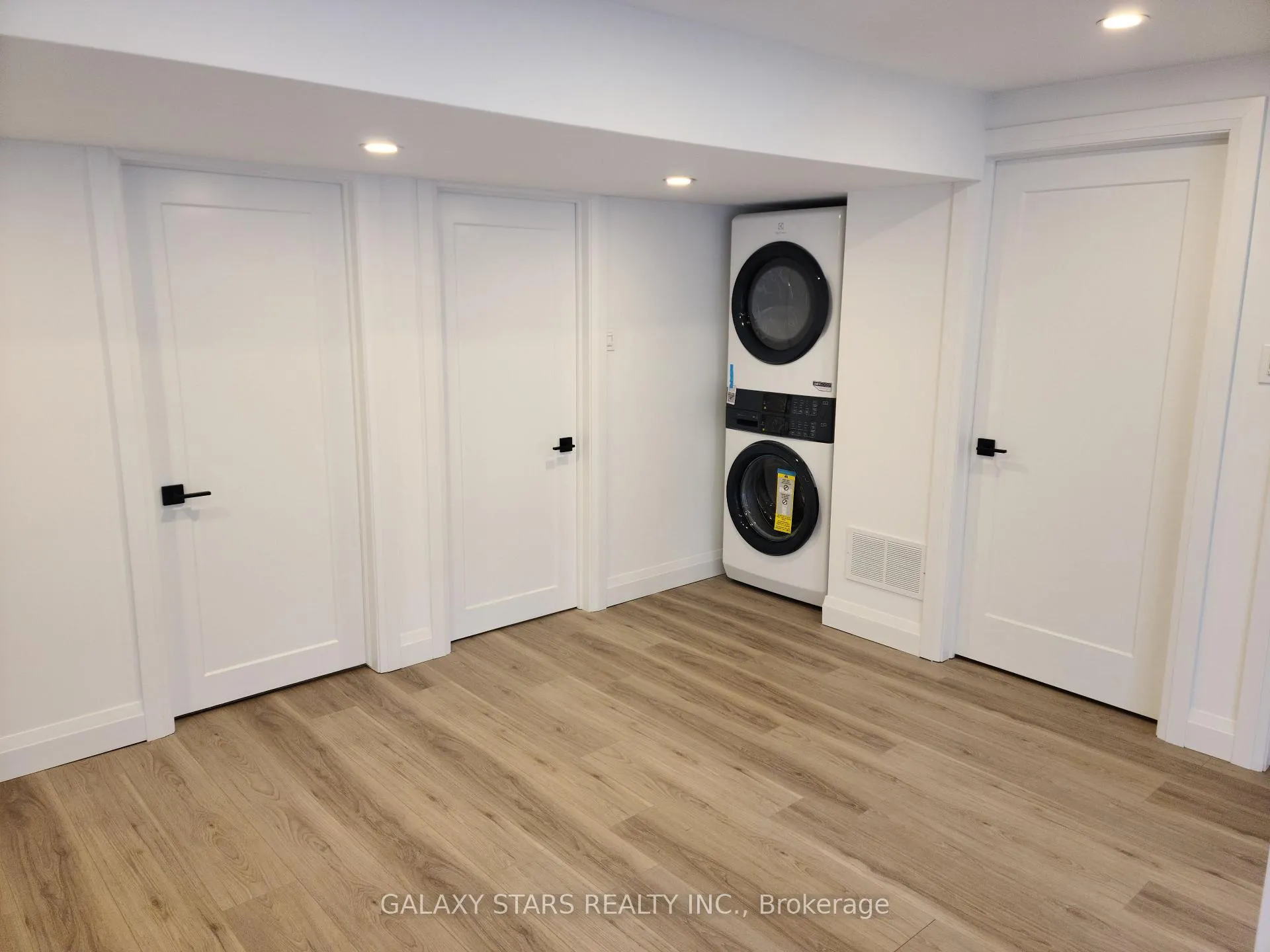Photo 30 of Unit Bsmnt, 907 Oberland Drive, Oshawa, Pinecrest — HOMEH
