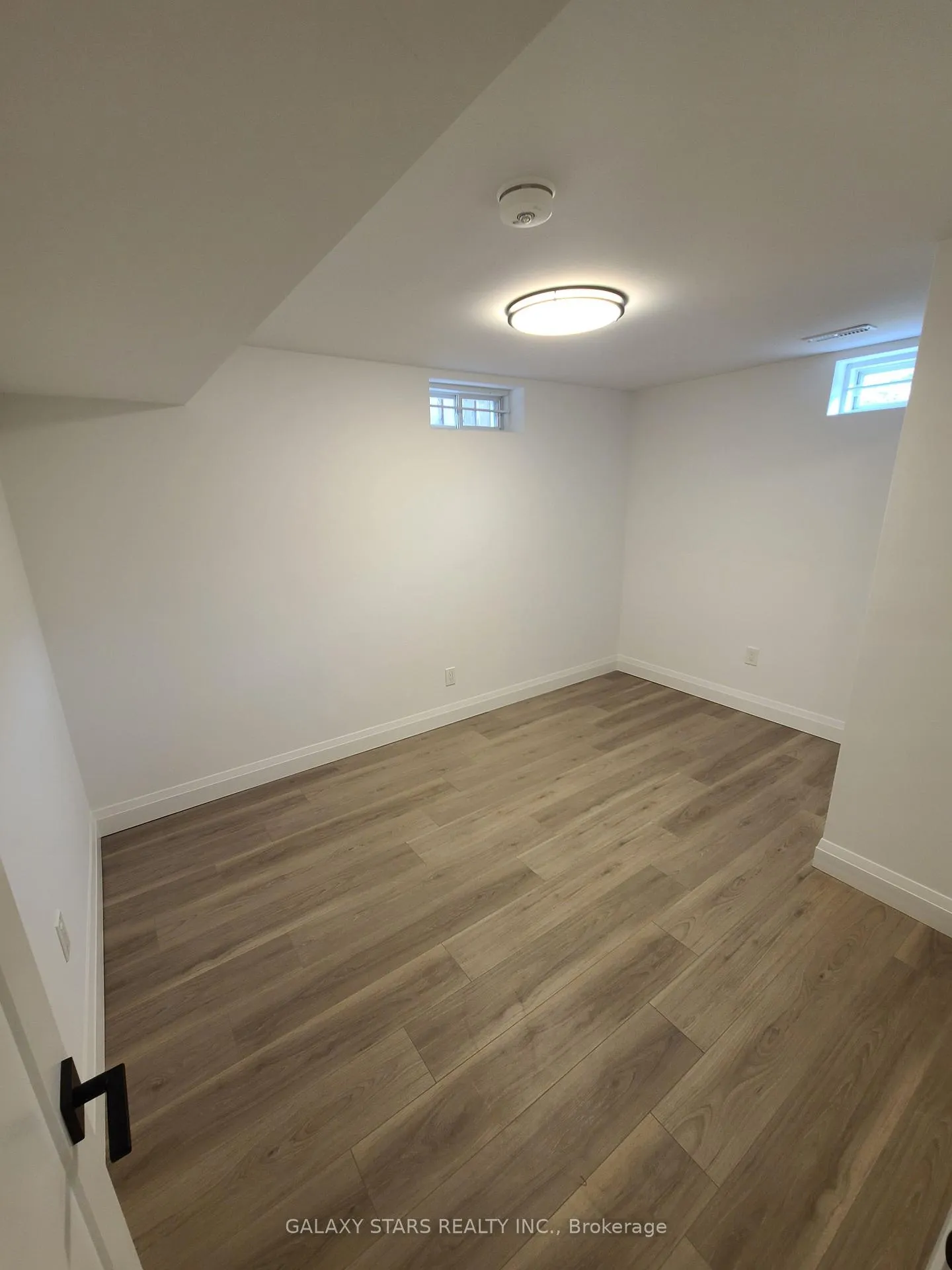 Photo 52 of Unit Bsmnt, 907 Oberland Drive, Oshawa, Pinecrest — HOMEH