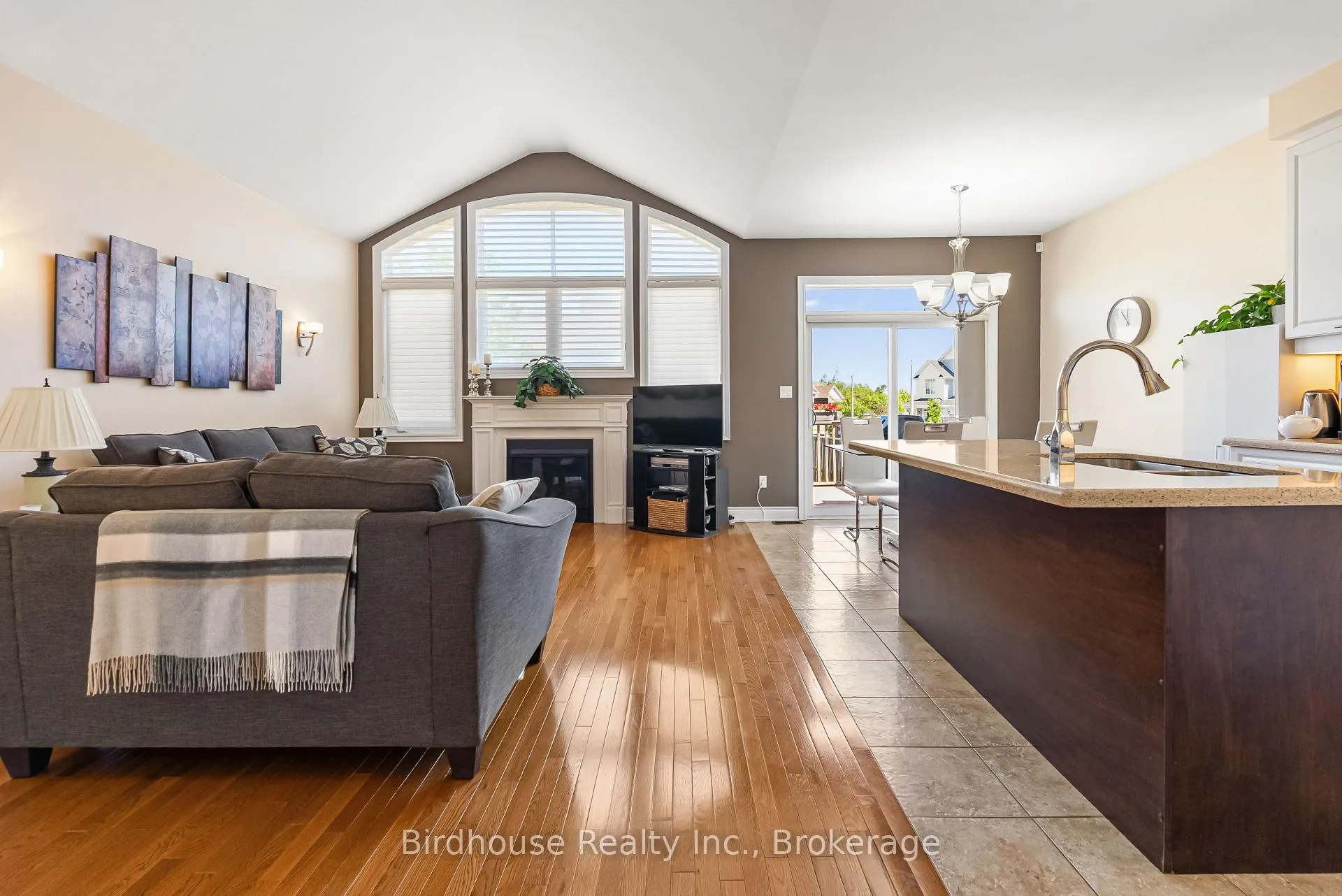 Photo 10 of 42 Logan Lane, Kawartha Lakes, Lindsay — HOMEH