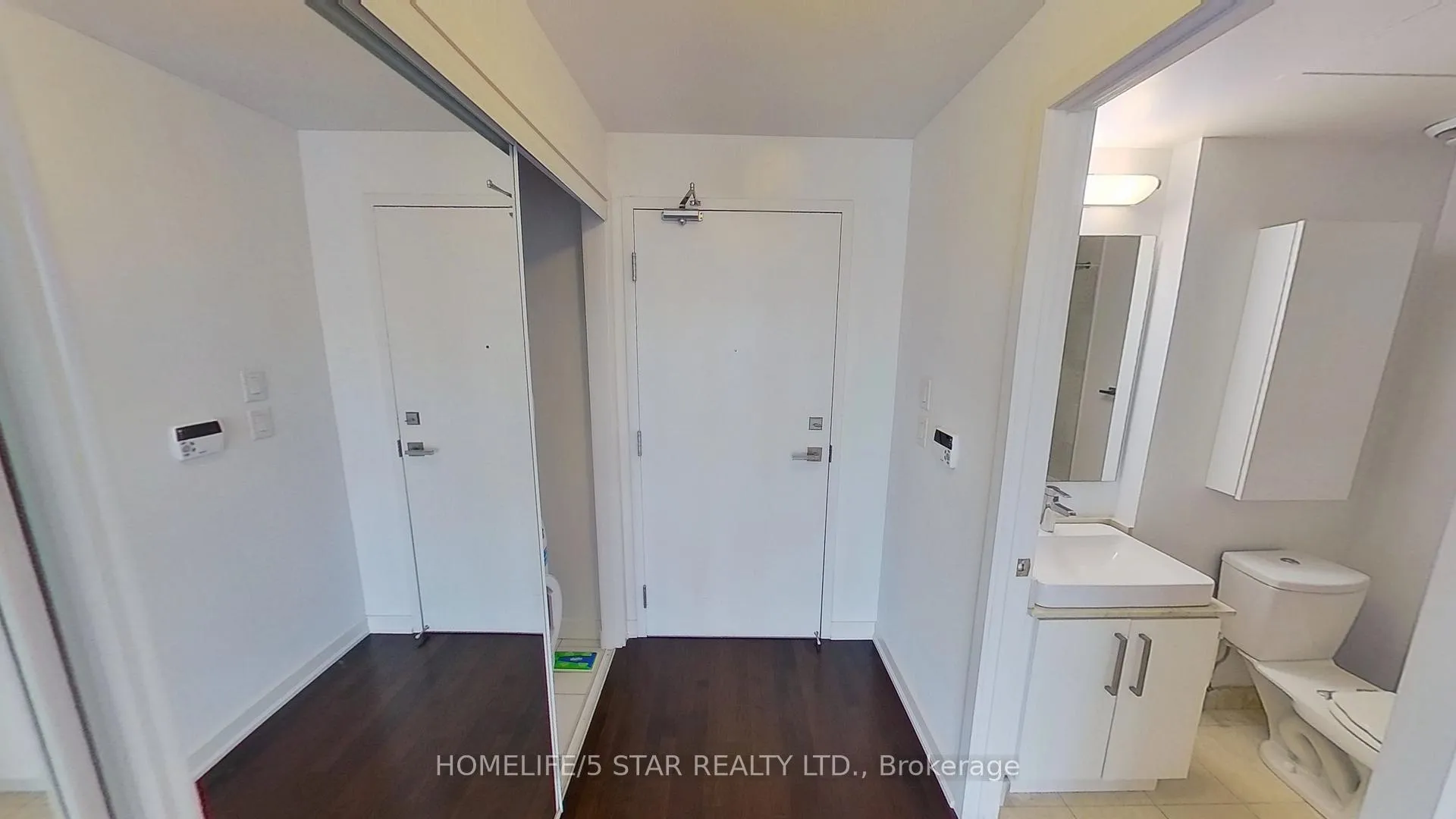 Photo 3 of Unit 5705, 12 York Street, Toronto, Waterfront Communities — HOMEH