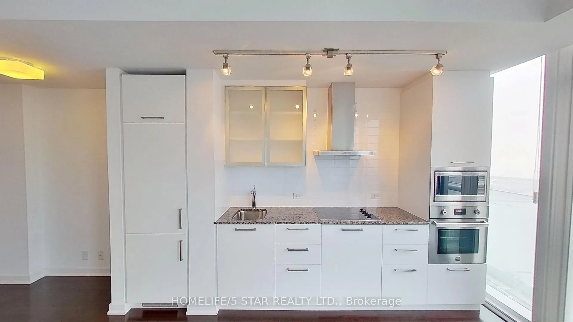 Photo 12 of Unit 5705, 12 York Street, Toronto, Waterfront Communities — HOMEH