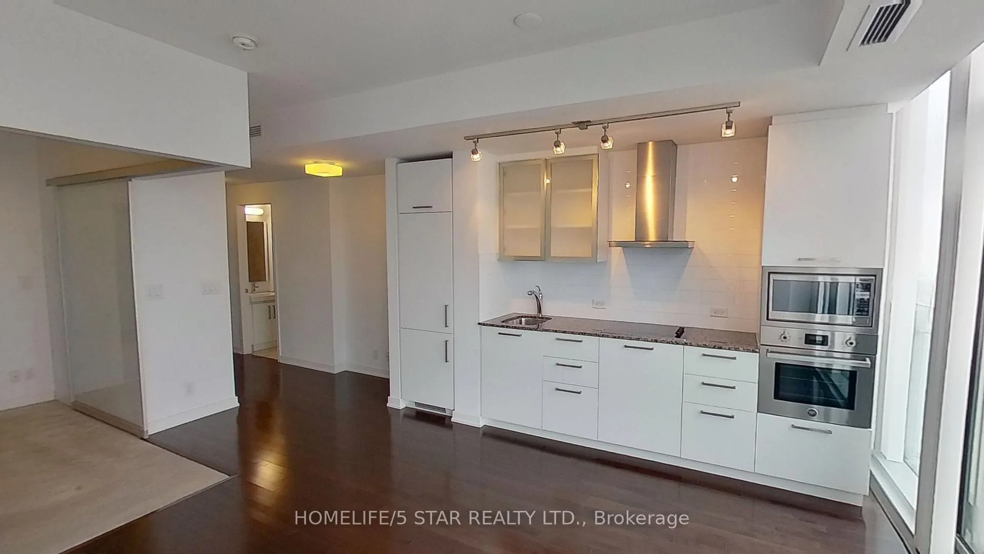 Photo 13 of Unit 5705, 12 York Street, Toronto, Waterfront Communities — HOMEH