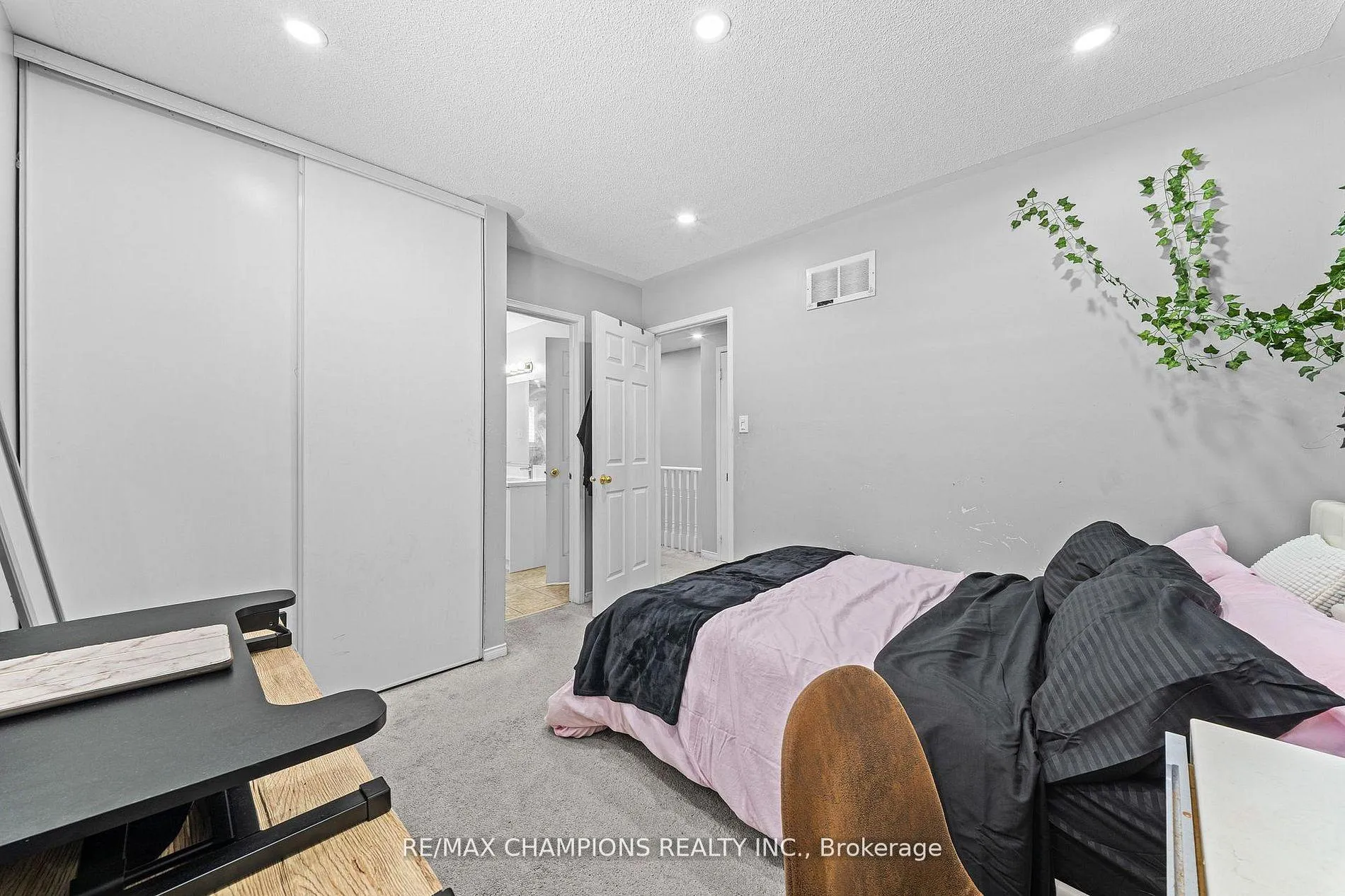 Photo 11 of 125 Tiller Trail, Brampton, Fletcher's Creek Village — HOMEH