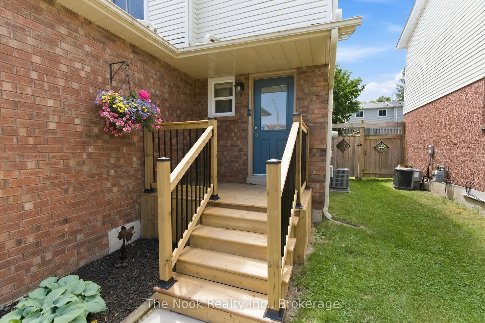 Photo 4 of 32 Pomeroy Street, Clarington, Bowmanville — HOMEH
