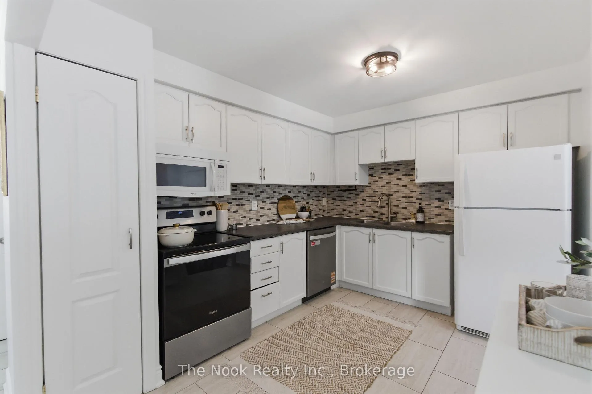 Photo 15 of 32 Pomeroy Street, Clarington, Bowmanville — HOMEH