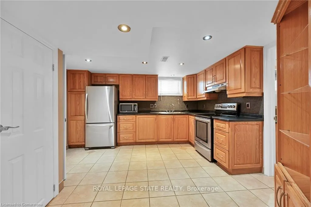 Photo 3 of Unit B, 221 Gray Road, Hamilton, Riverdale — HOMEH