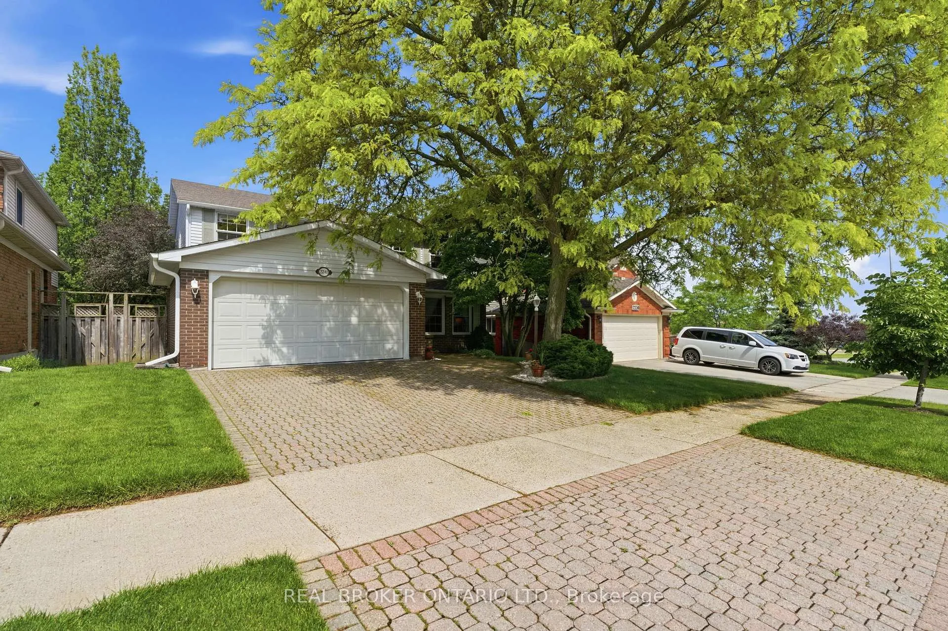 Photo 3 of 2241 Mansfield Drive, Burlington, Tyandaga — HOMEH