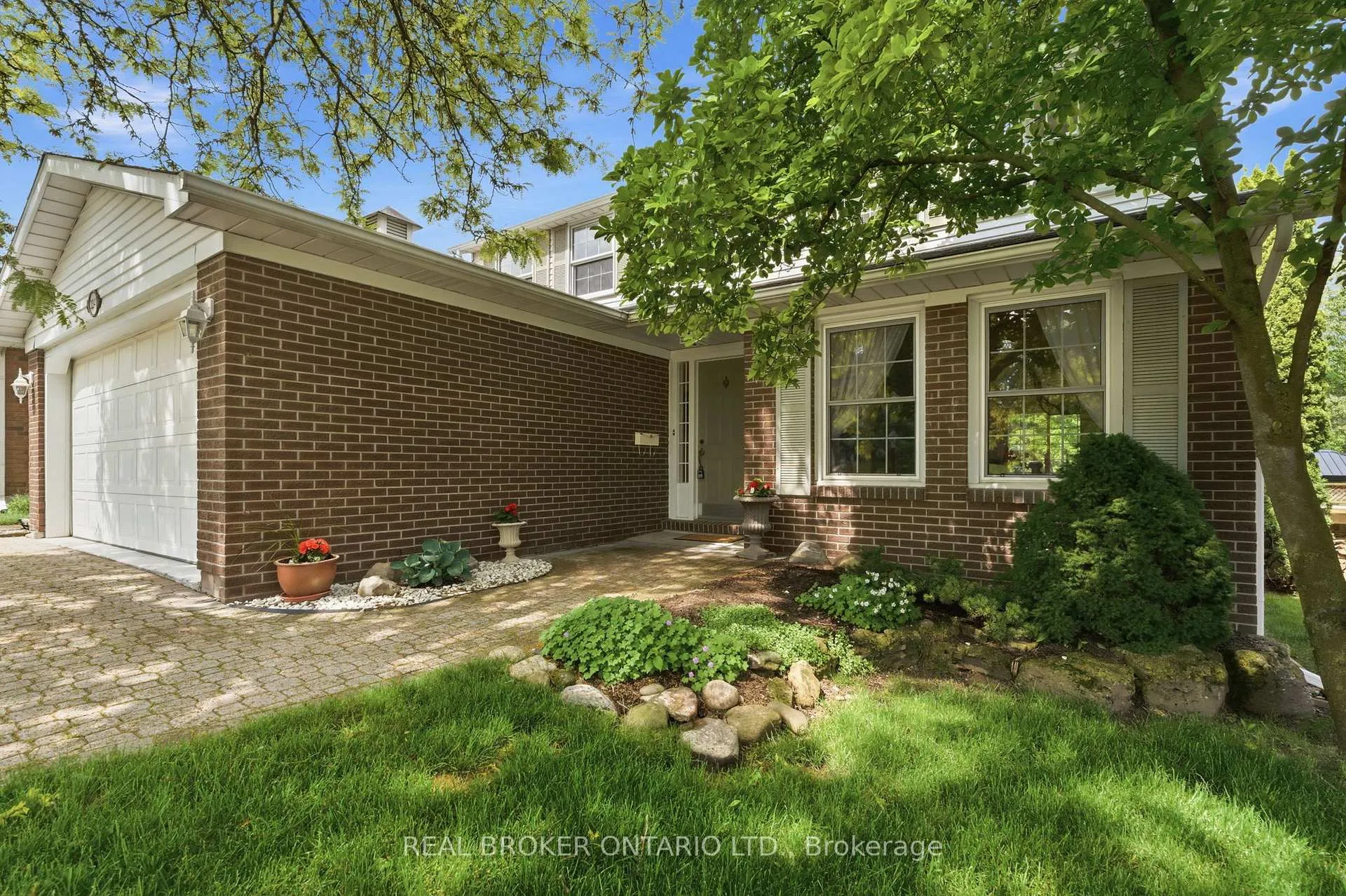 Photo 8 of 2241 Mansfield Drive, Burlington, Tyandaga — HOMEH