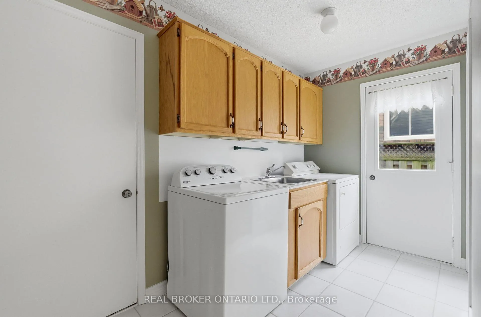 Photo 15 of 2241 Mansfield Drive, Burlington, Tyandaga — HOMEH