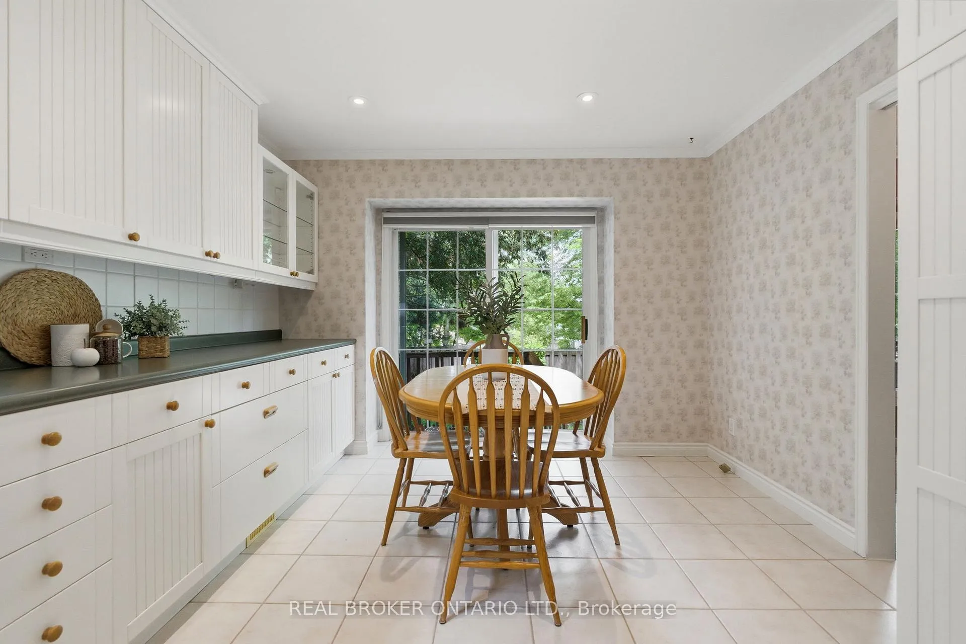Photo 19 of 2241 Mansfield Drive, Burlington, Tyandaga — HOMEH