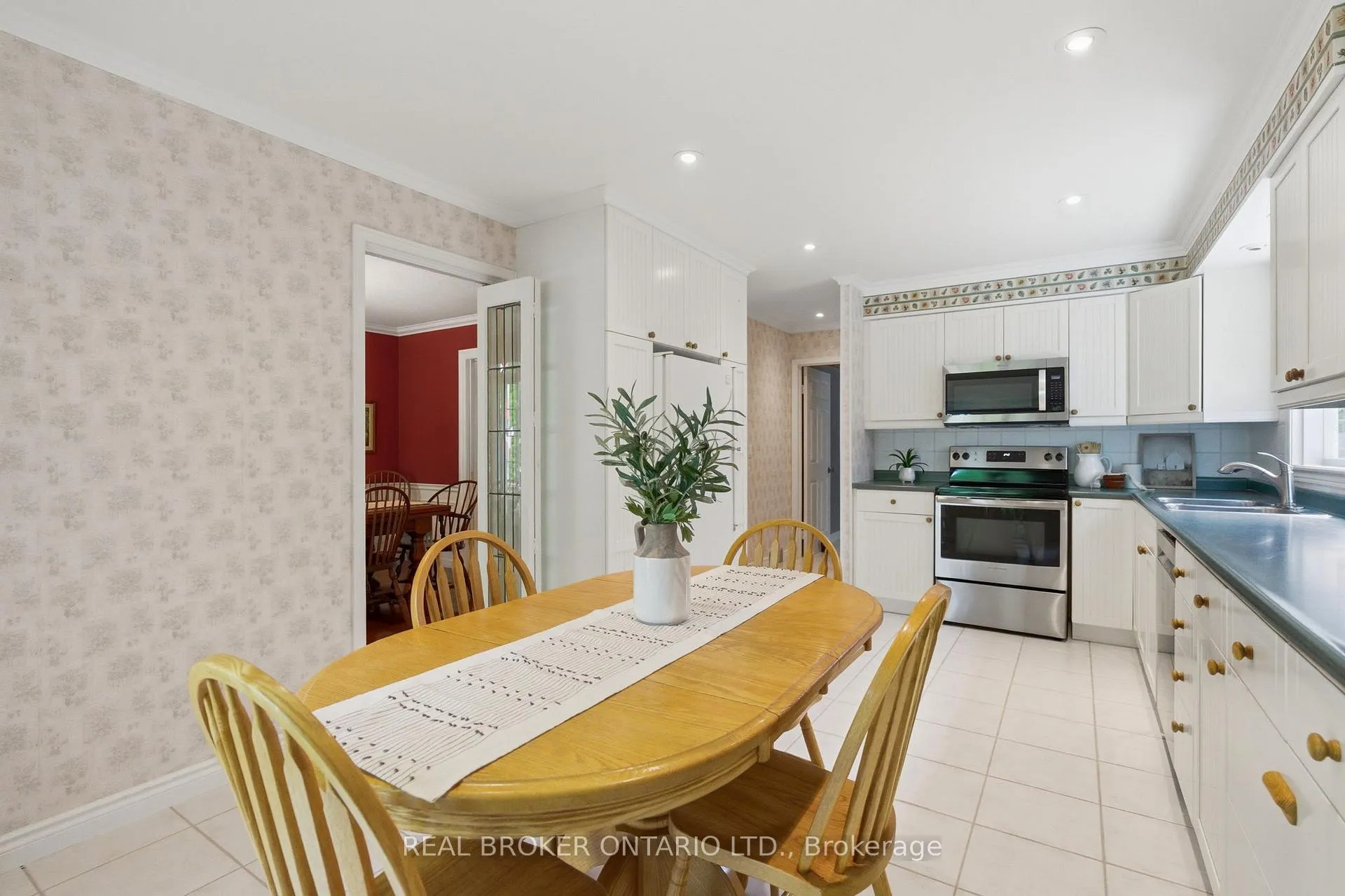 Photo 21 of 2241 Mansfield Drive, Burlington, Tyandaga — HOMEH