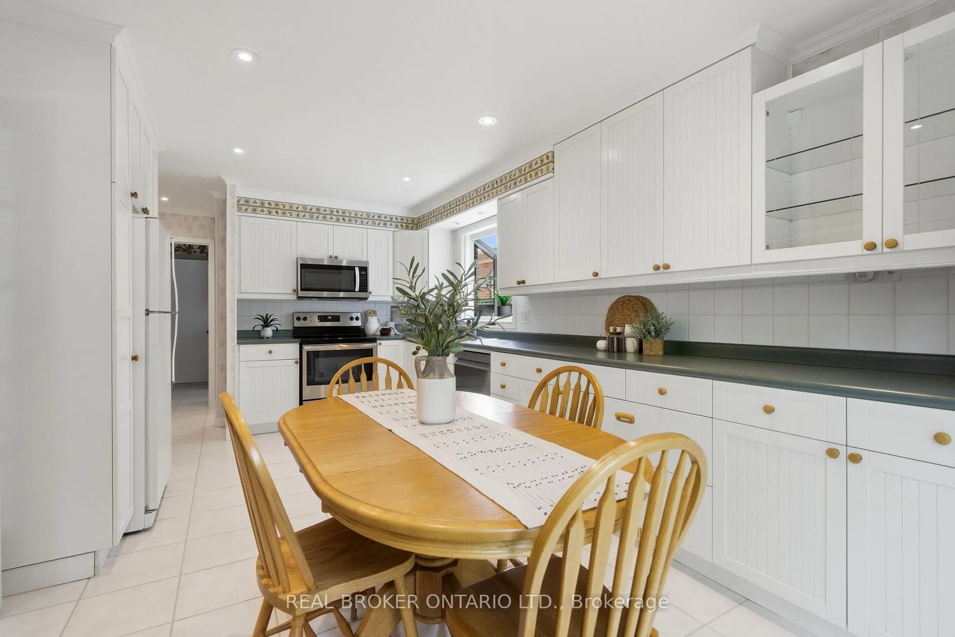 Photo 23 of 2241 Mansfield Drive, Burlington, Tyandaga — HOMEH