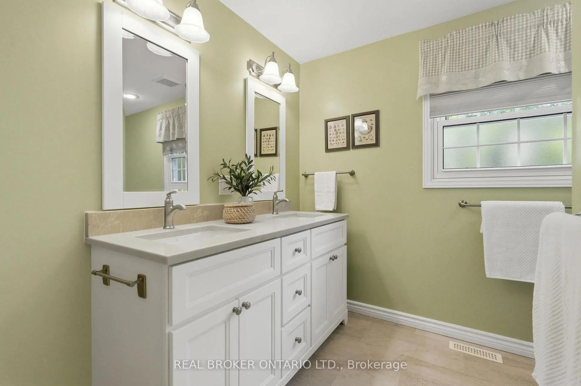 Photo 59 of 2241 Mansfield Drive, Burlington, Tyandaga — HOMEH