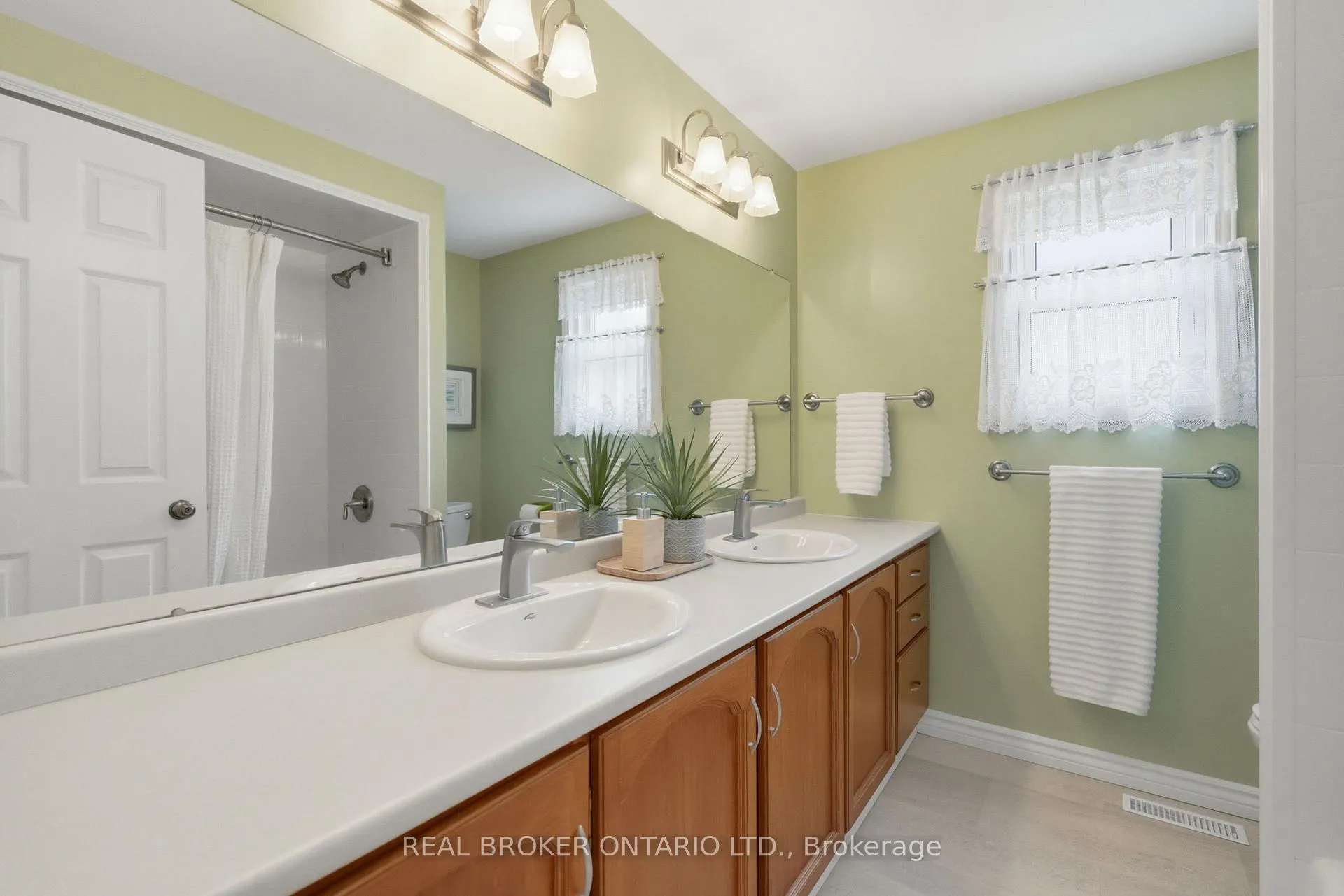Photo 77 of 2241 Mansfield Drive, Burlington, Tyandaga — HOMEH