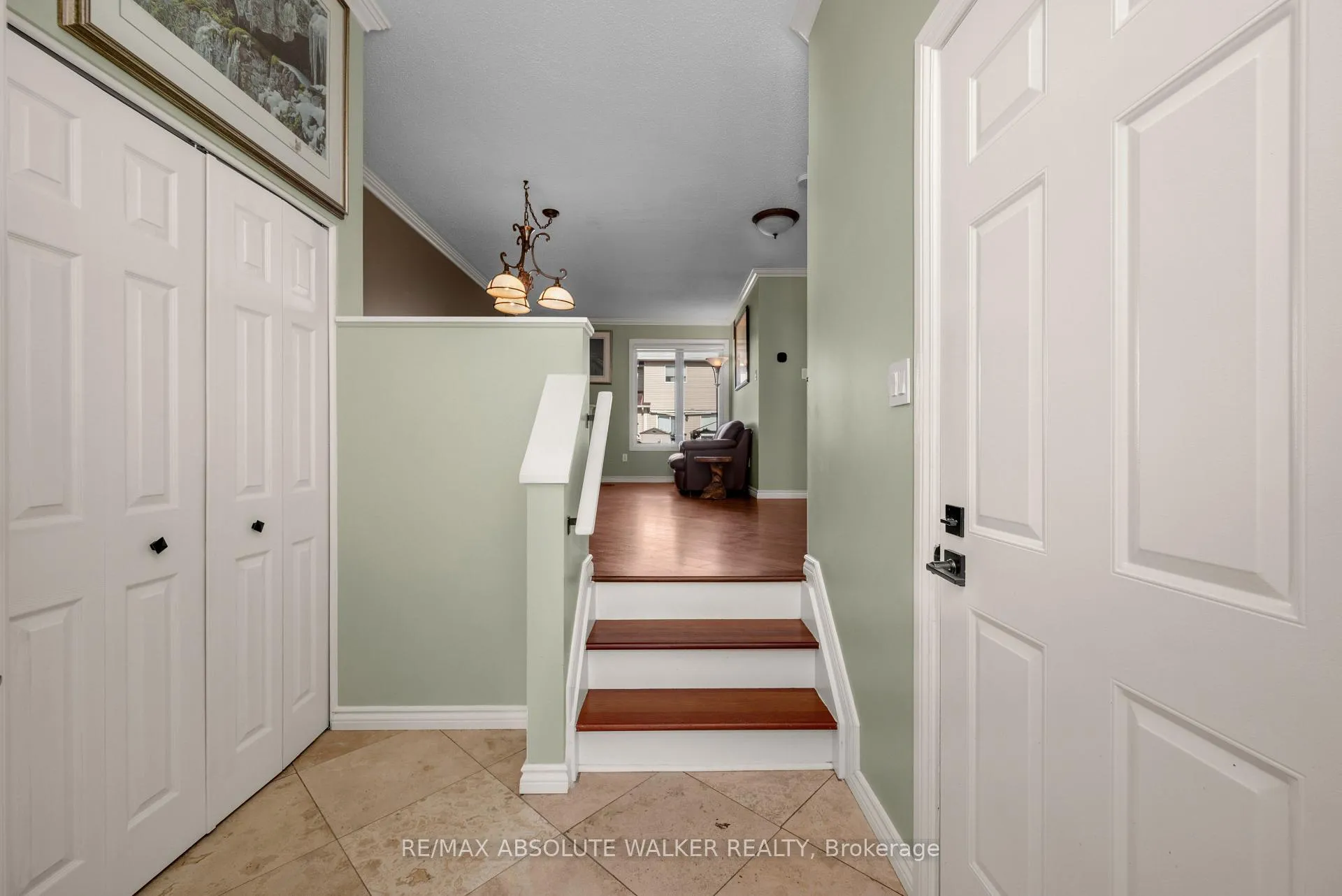 Photo 9 of 1824 Hennessy Crescent, Ottawa, Fallingbrook/Gardenway South — HOMEH