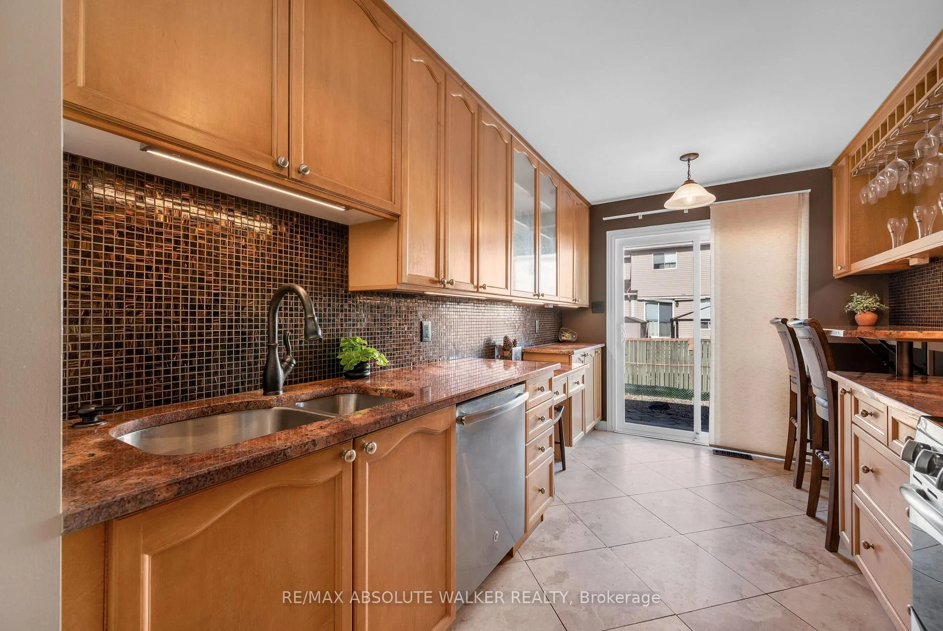 Photo 31 of 1824 Hennessy Crescent, Ottawa, Fallingbrook/Gardenway South — HOMEH