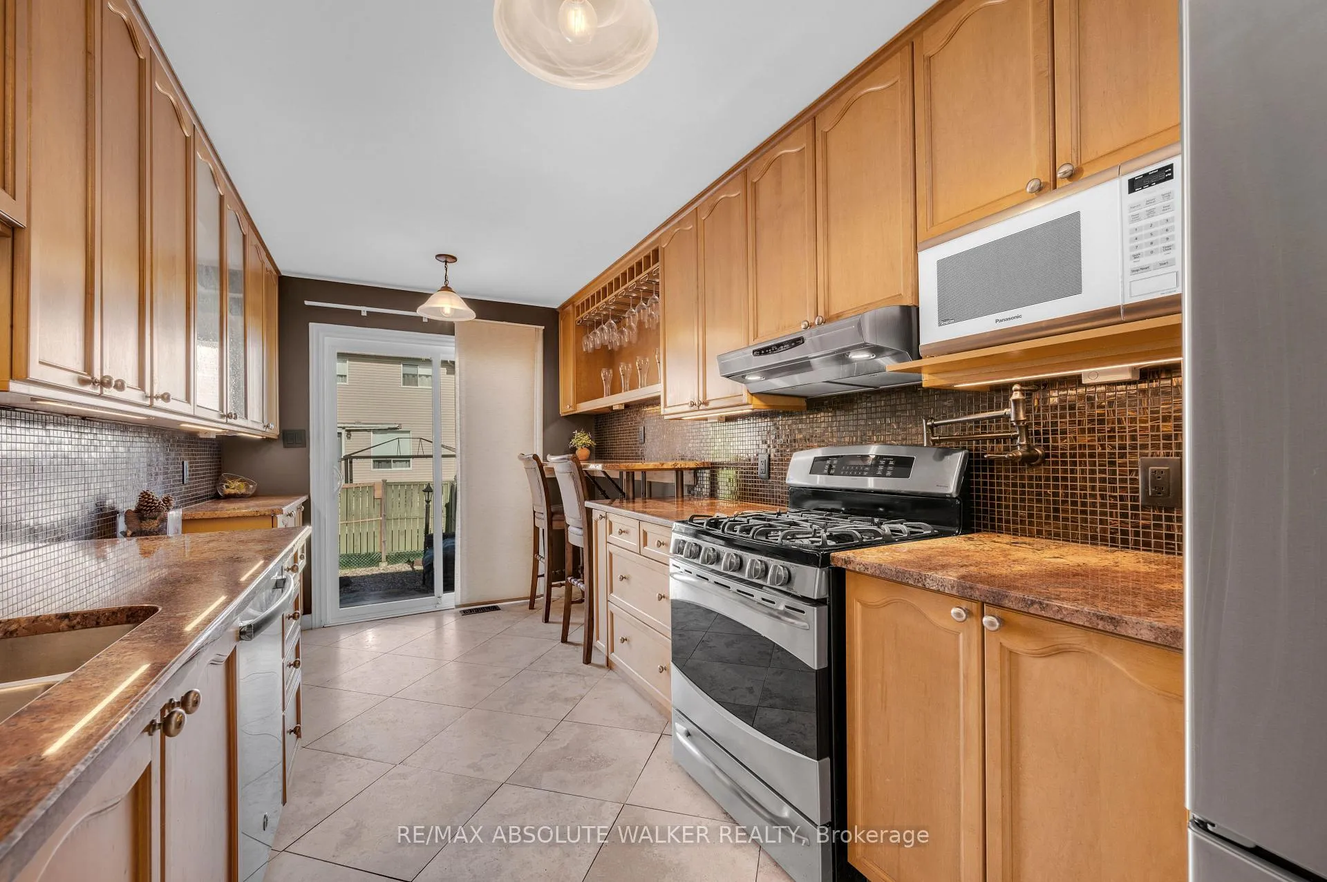 Photo 38 of 1824 Hennessy Crescent, Ottawa, Fallingbrook/Gardenway South — HOMEH