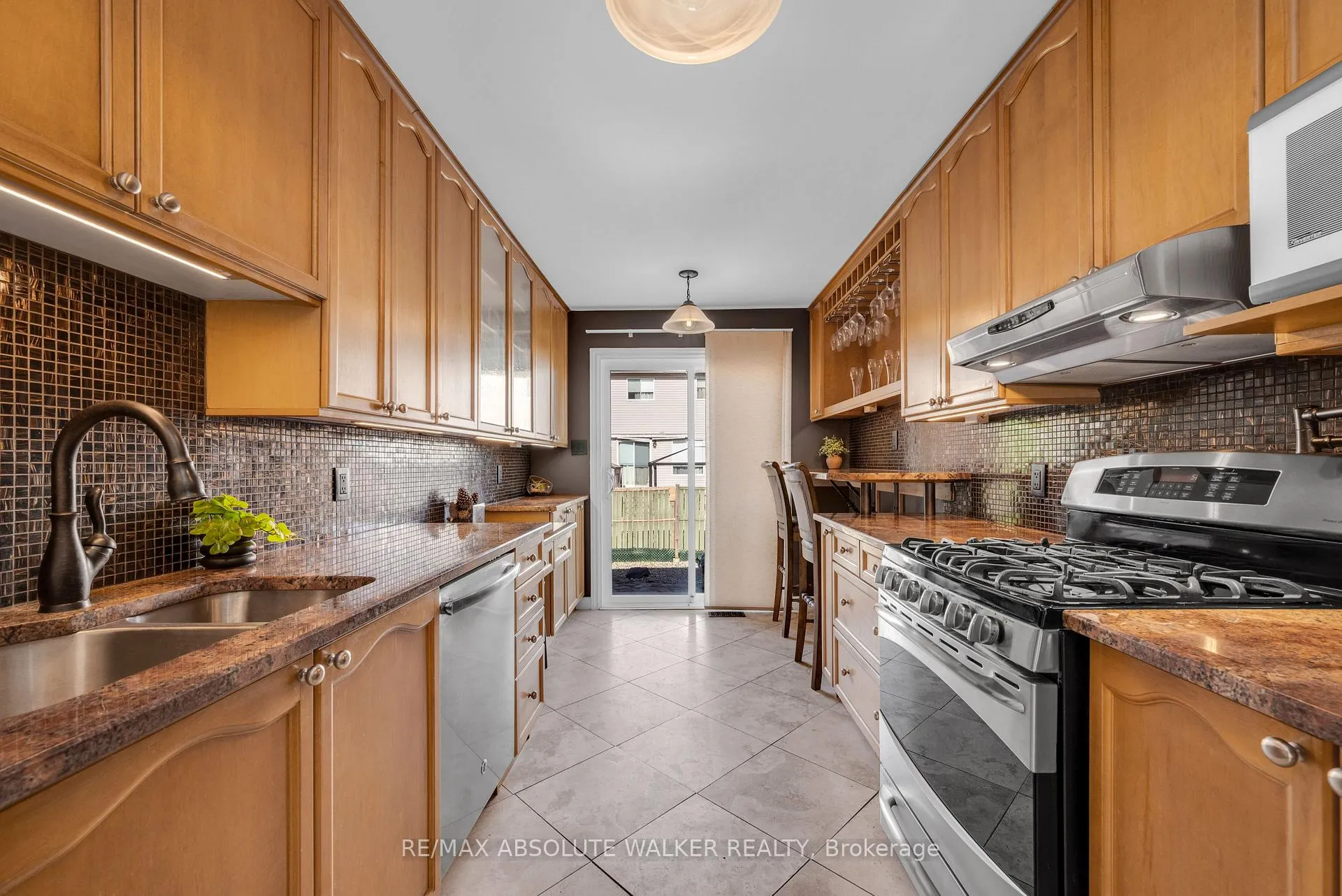 Photo 39 of 1824 Hennessy Crescent, Ottawa, Fallingbrook/Gardenway South — HOMEH