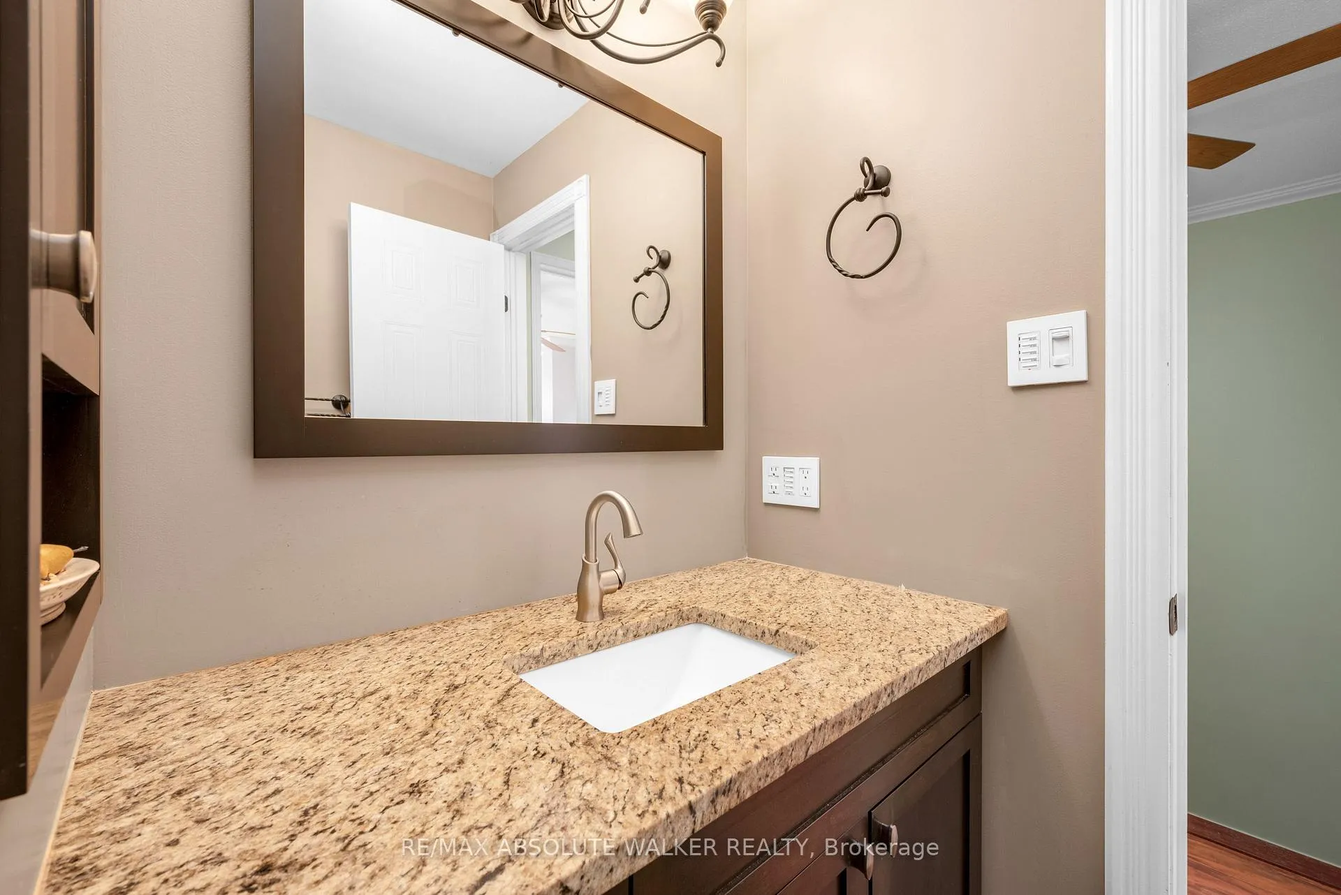 Photo 63 of 1824 Hennessy Crescent, Ottawa, Fallingbrook/Gardenway South — HOMEH
