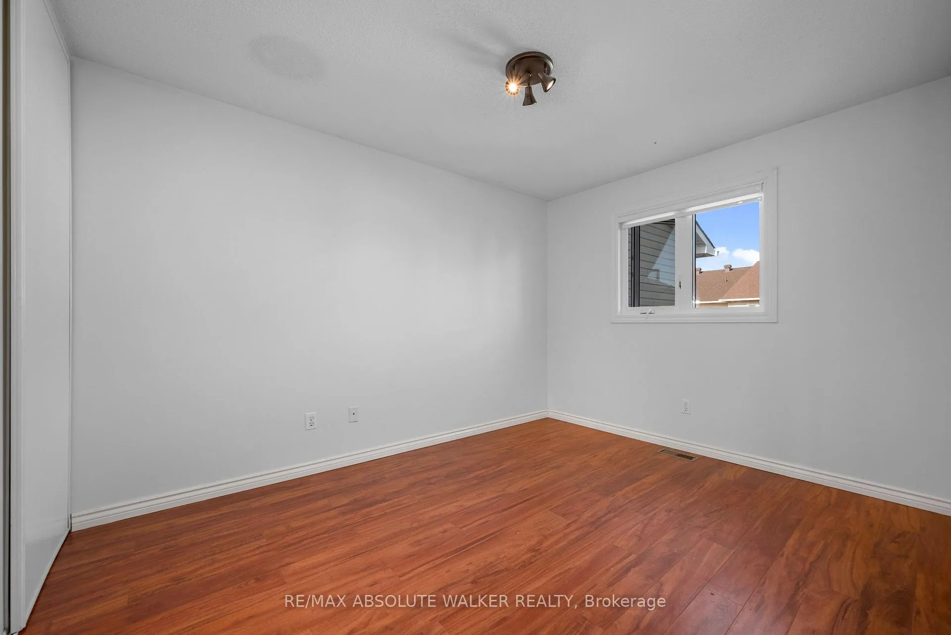 Photo 67 of 1824 Hennessy Crescent, Ottawa, Fallingbrook/Gardenway South — HOMEH