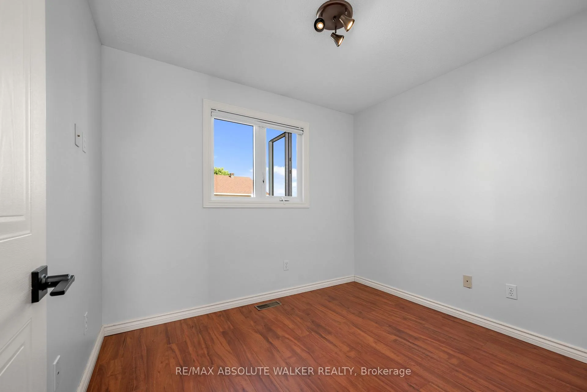 Photo 75 of 1824 Hennessy Crescent, Ottawa, Fallingbrook/Gardenway South — HOMEH