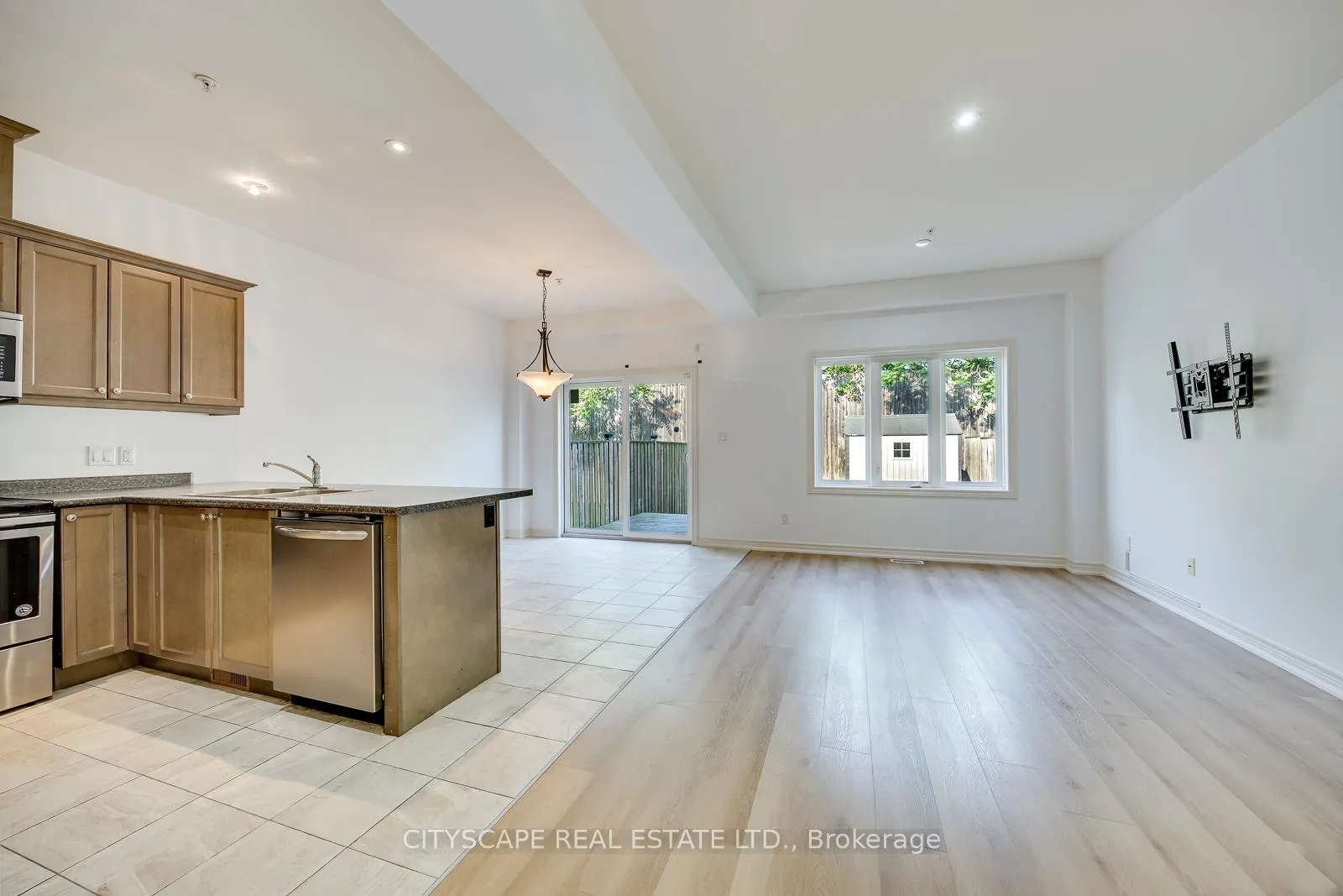 Photo 9 of 31 Glory Hill Road, St. Catharines, Oakdale — HOMEH