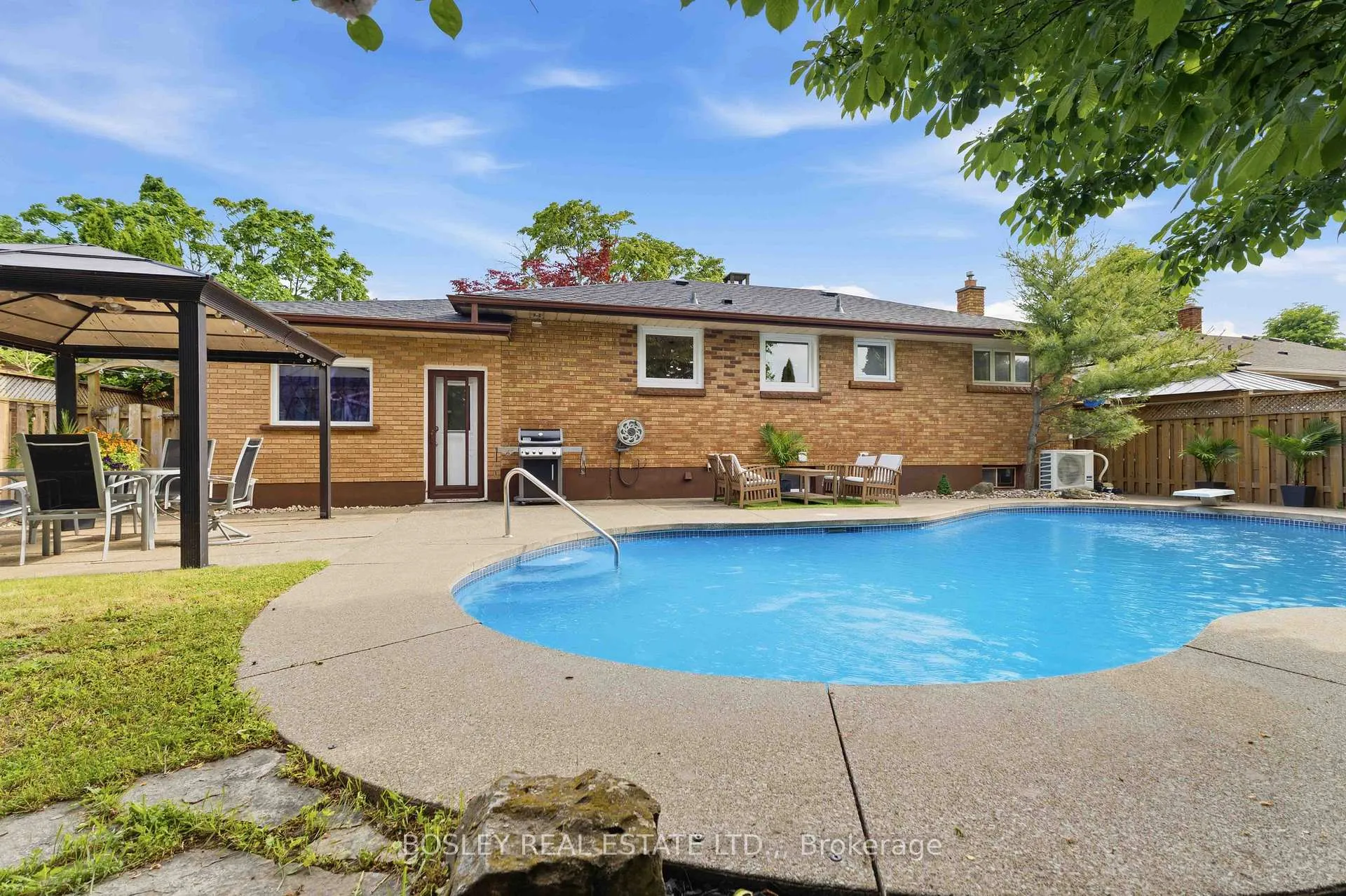 Photo 33 of 15 Grosvenor Street, St. Catharines, Bunting/Linwell — HOMEH