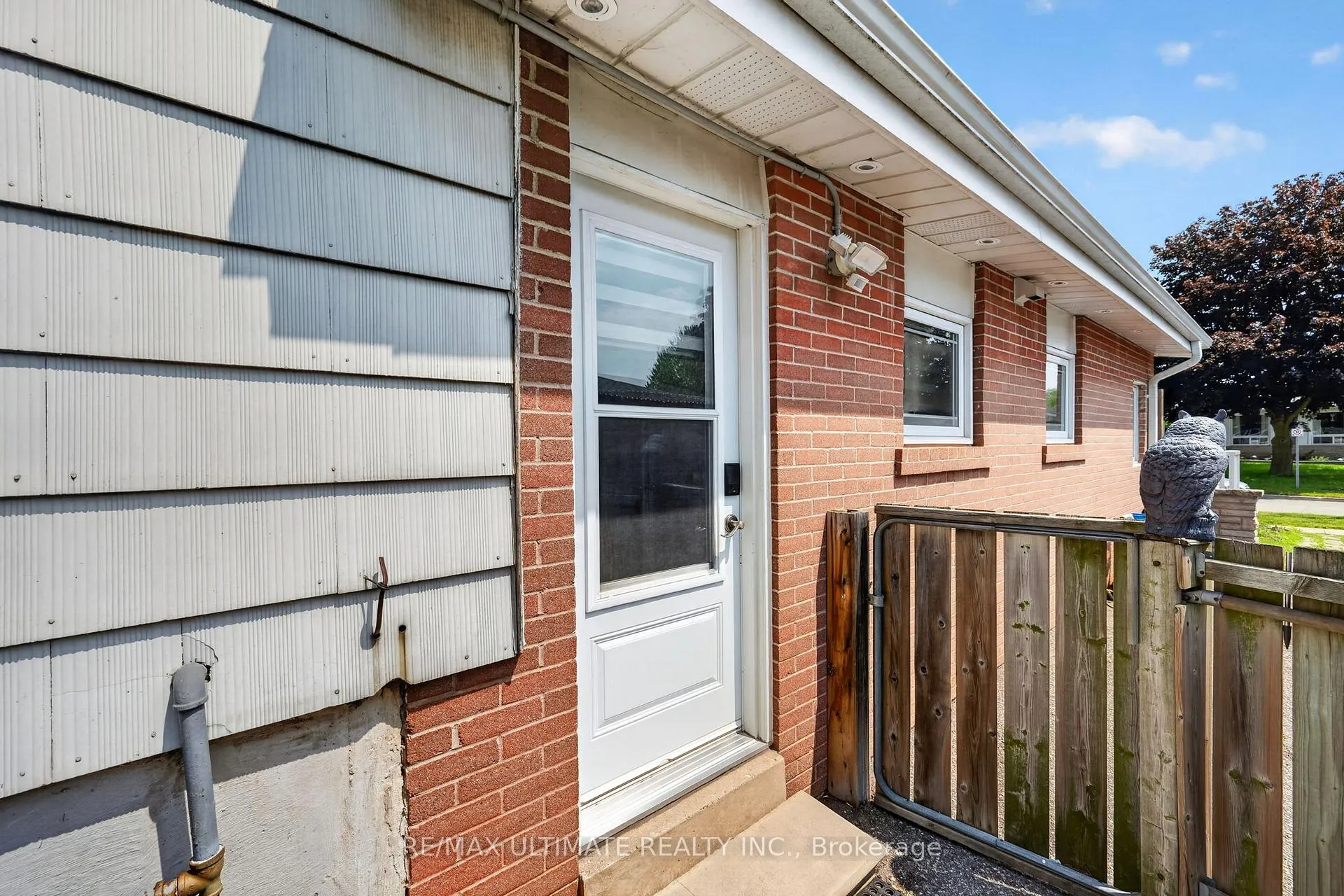 Photo 3 of Unit Basement, 818 Krosno Boulevard, Pickering, Bay Ridges — HOMEH